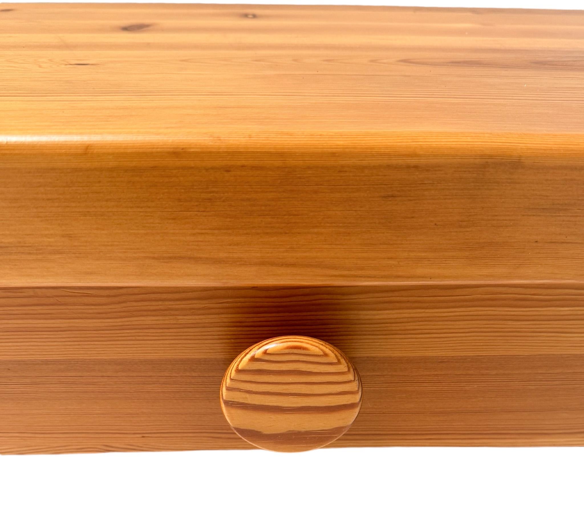 Pair of French Mid-Century Modern Nightstands or Bedside Tables, 1970s 9