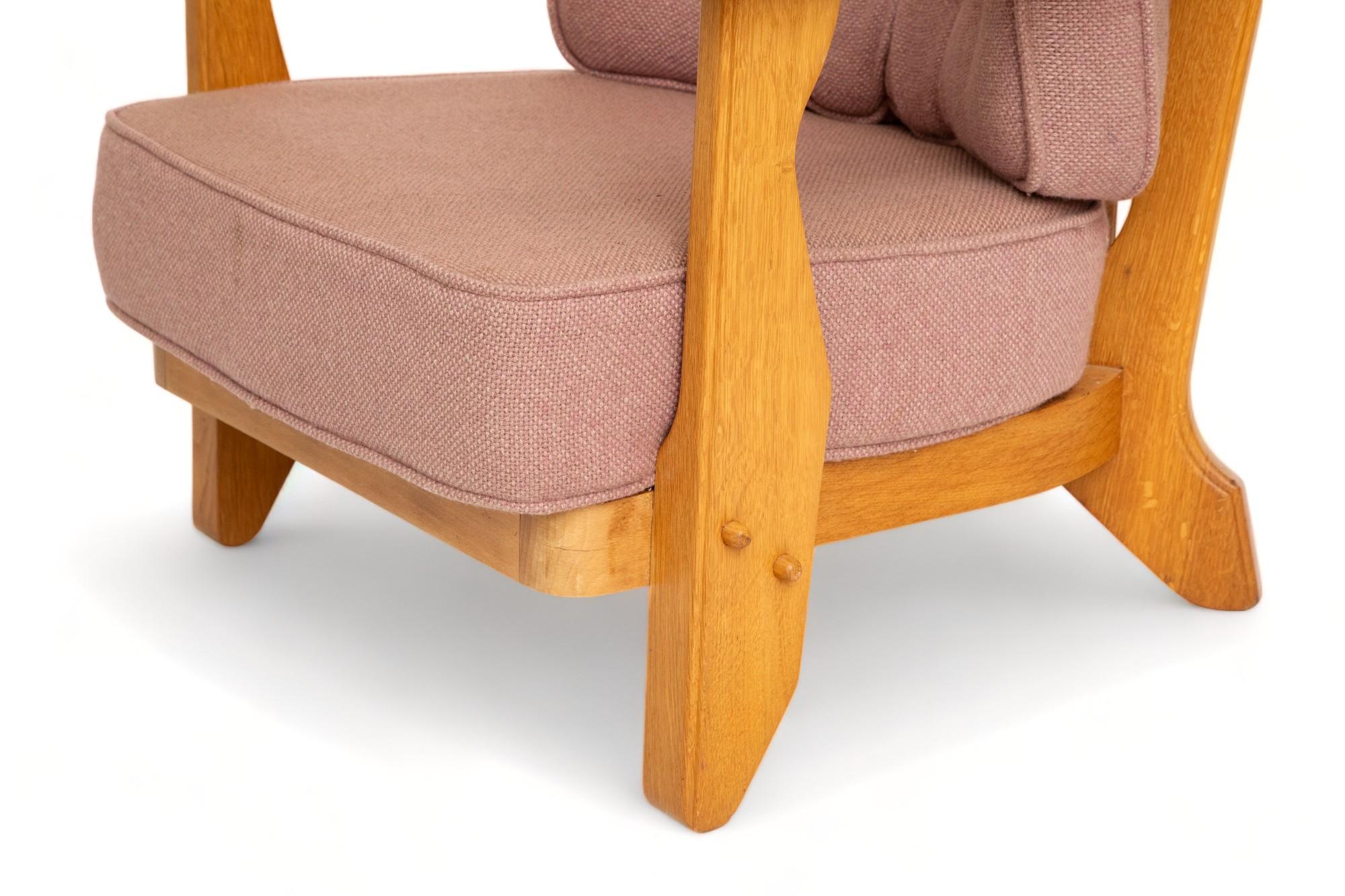 Paire de chaises longues françaises en chêne de style mi-siècle moderne par Guillerme et Chambron en vente 3