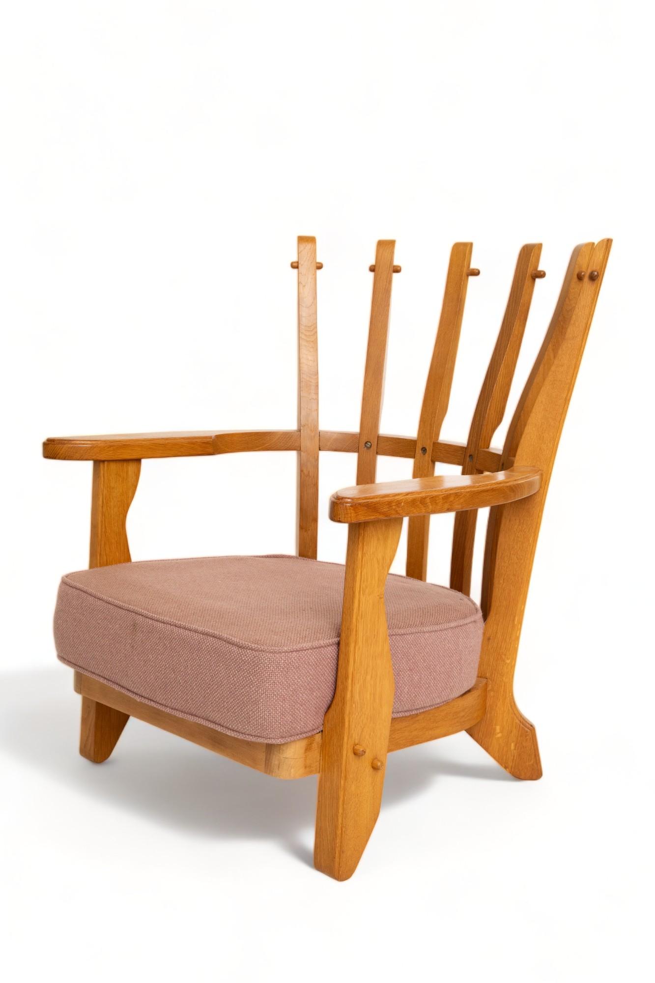 Paire de chaises longues françaises en chêne de style mi-siècle moderne par Guillerme et Chambron en vente 4