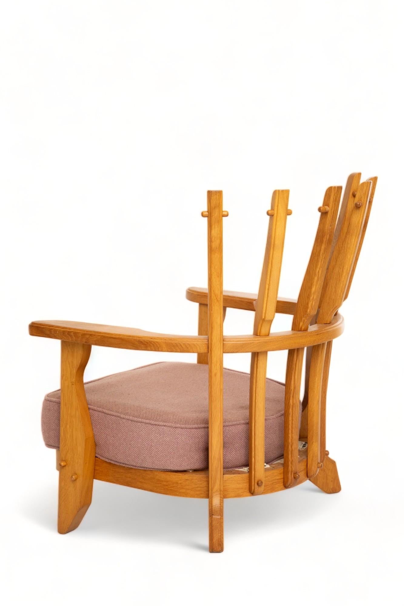 Paire de chaises longues françaises en chêne de style mi-siècle moderne par Guillerme et Chambron en vente 6