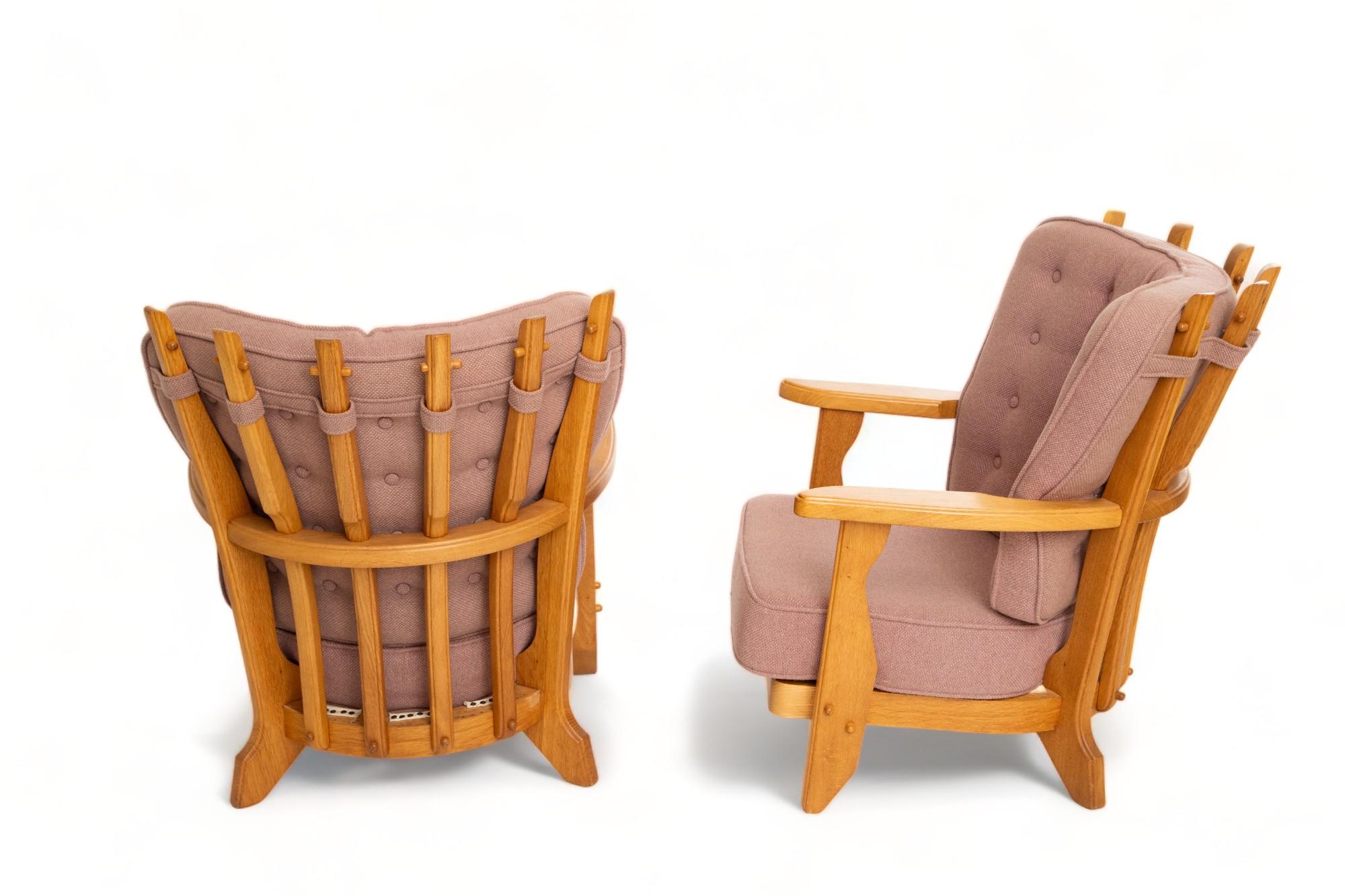Français Paire de chaises longues françaises en chêne de style mi-siècle moderne par Guillerme et Chambron en vente
