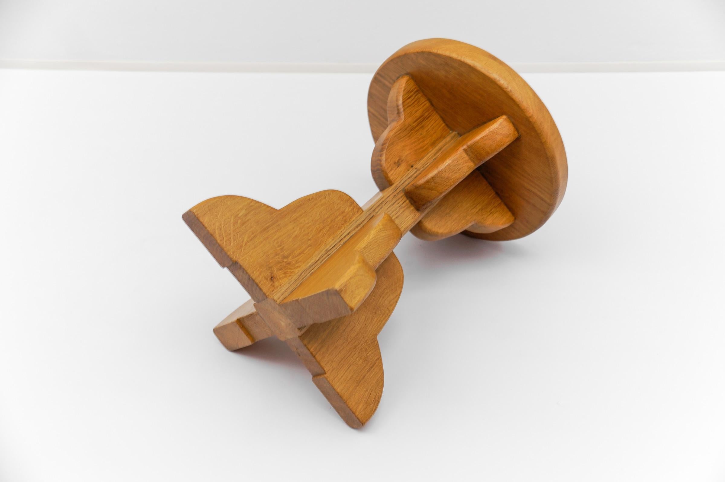Coppia di sgabelli francesi di metà secolo moderno in Oak, anni '60 in vendita 4