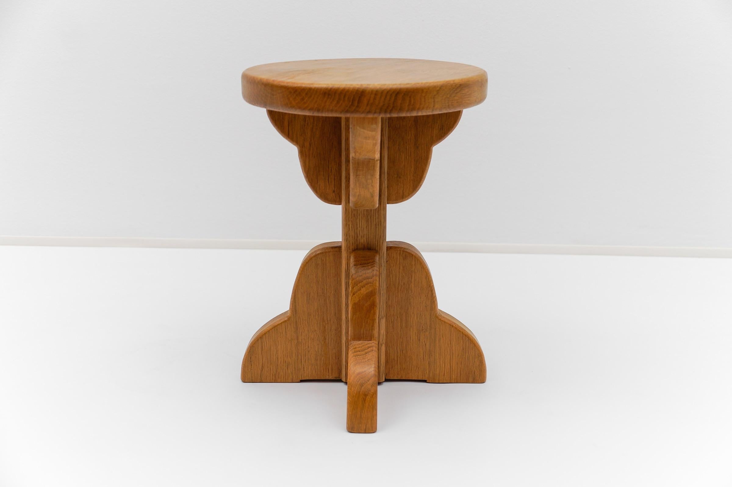 Coppia di sgabelli francesi di metà secolo moderno in Oak, anni '60 in vendita 6