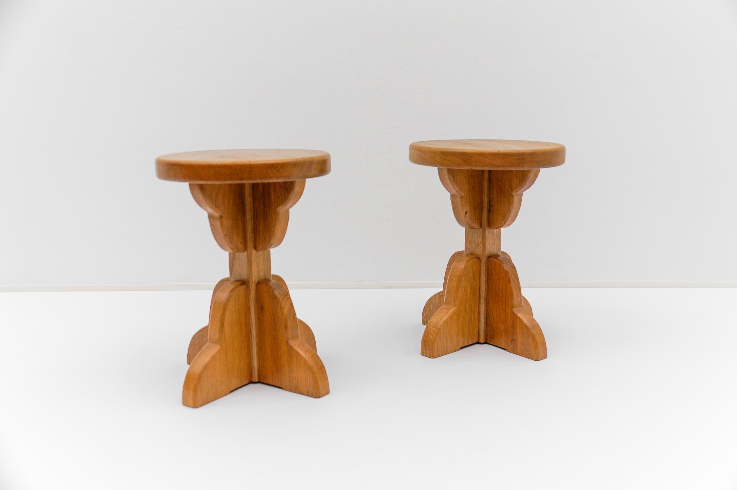 Francese Coppia di sgabelli francesi di metà secolo moderno in Oak, anni '60 in vendita