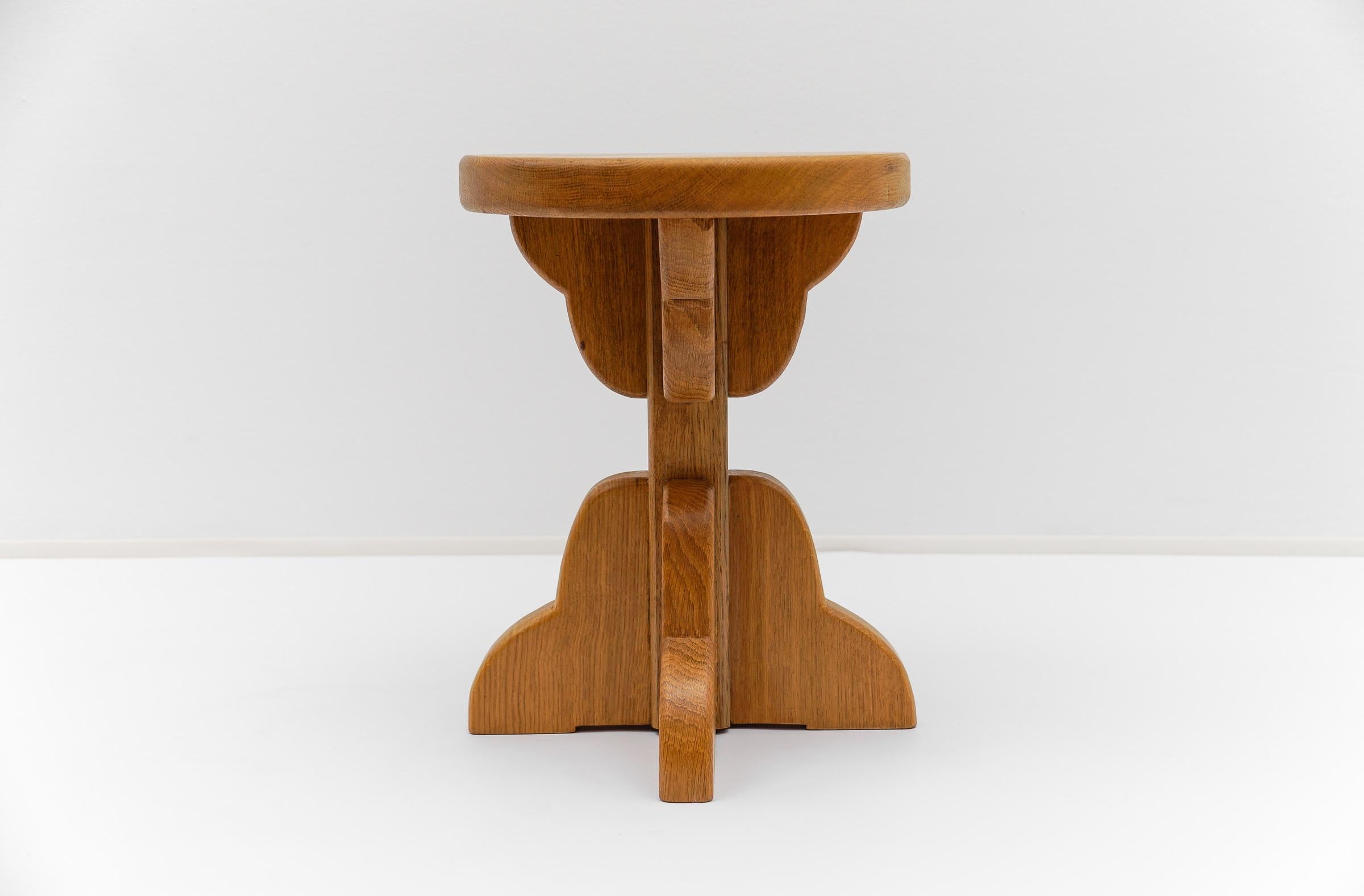 Coppia di sgabelli francesi di metà secolo moderno in Oak, anni '60 In condizioni buone in vendita a Nürnberg, Bayern