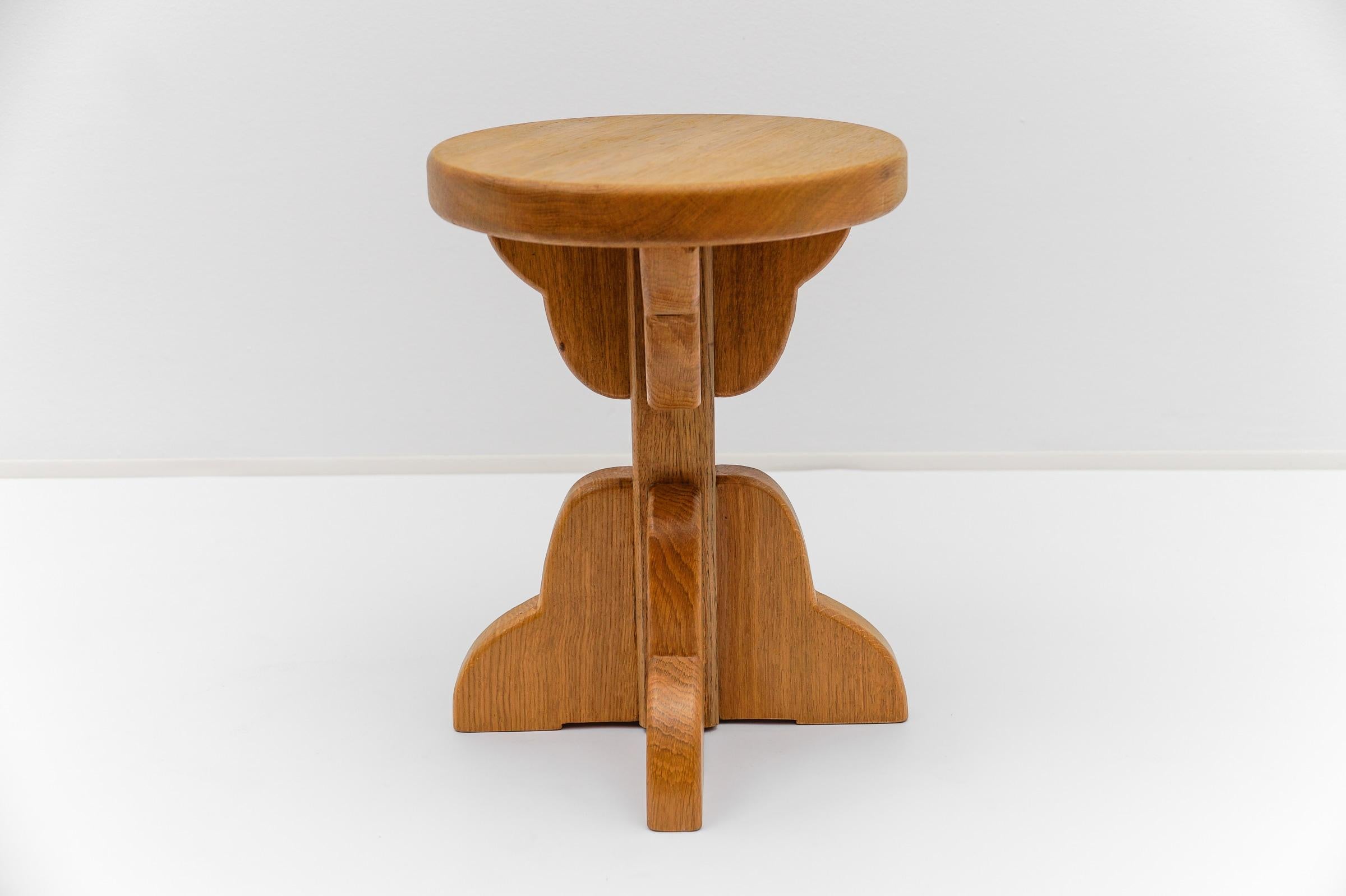 Metà XX secolo Coppia di sgabelli francesi di metà secolo moderno in Oak, anni '60 in vendita