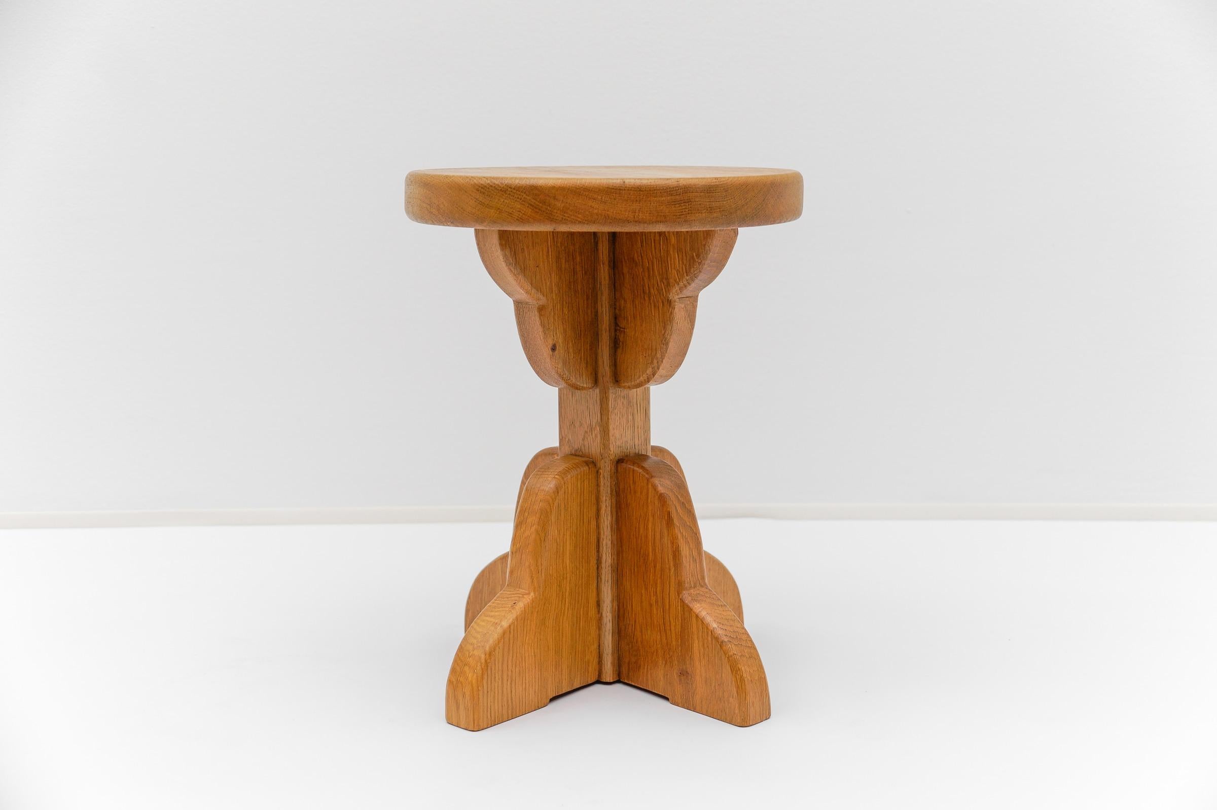 Legno Coppia di sgabelli francesi di metà secolo moderno in Oak, anni '60 in vendita