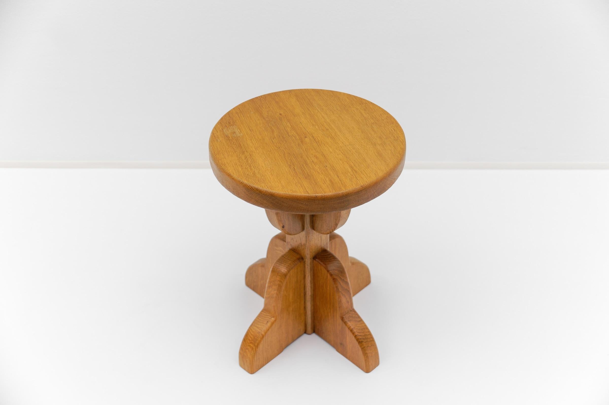 Coppia di sgabelli francesi di metà secolo moderno in Oak, anni '60 in vendita 2