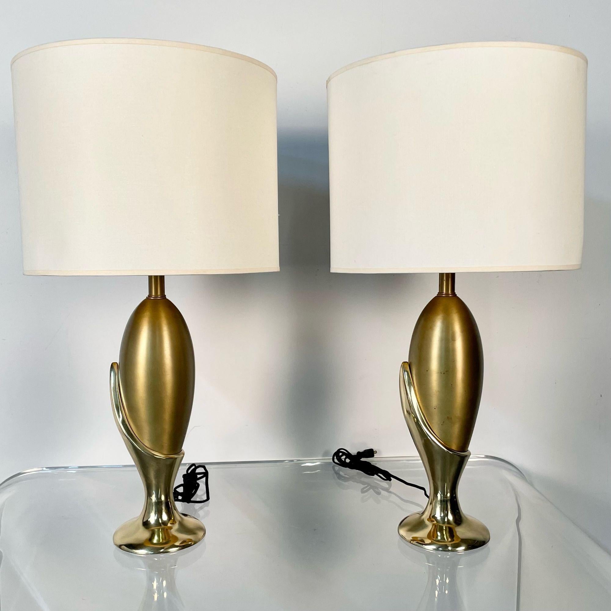 Pair of French Mid-Century Modern Sculptural Bronze Table / Desk Lamps
 
A pair of sculptural cast bronze table lamps in brushed bronze resting on polished bronze bases. Shades not included.
EHXX
Bronze
French c. 1980's
 
20