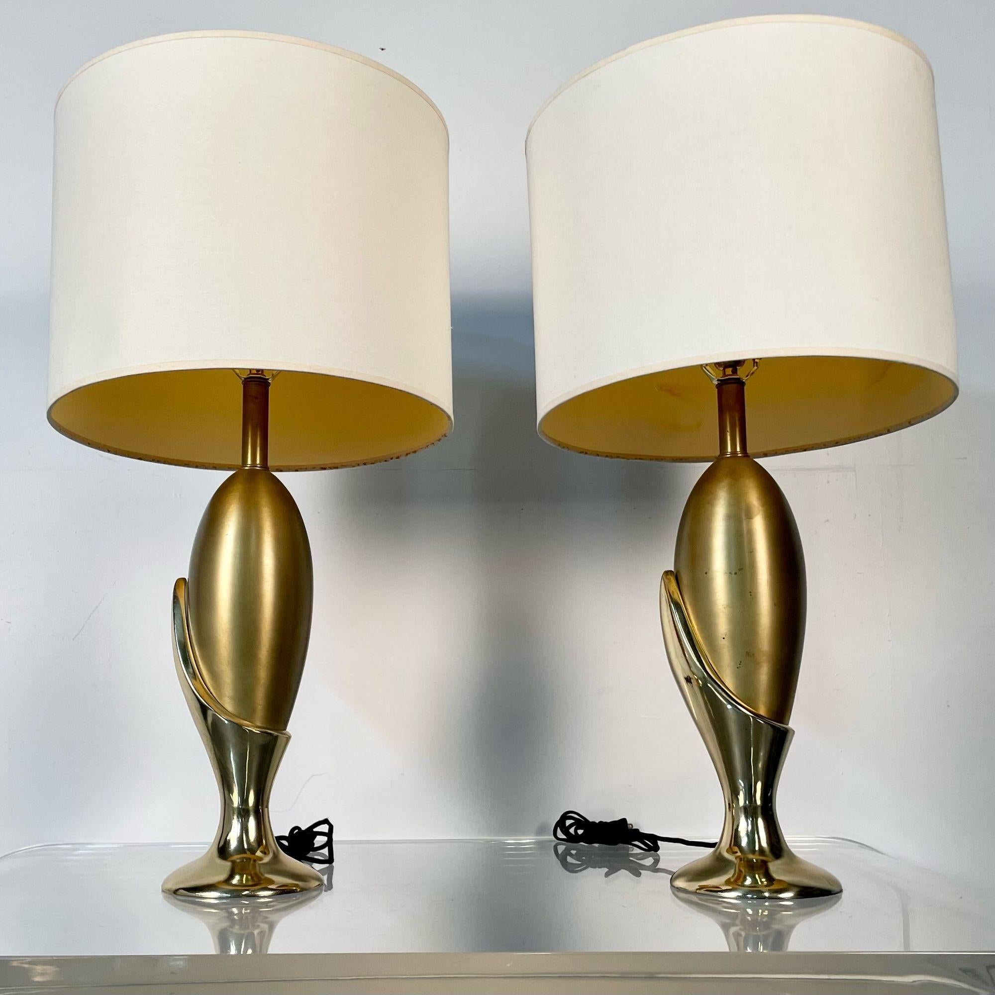 20th Century Pair of French Mid-Century Modern Sculptural Bronze Table / Desk Lamps For Sale