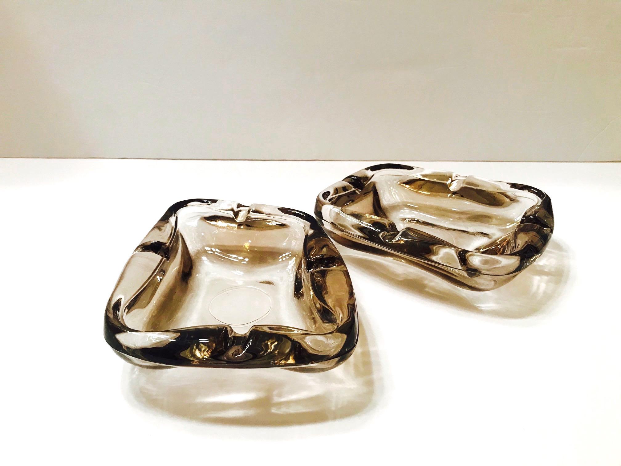 Pair of French Mid-Century Modern Smoked Iridescent Glass Ashtrays, 1960s In Good Condition In Fort Lauderdale, FL