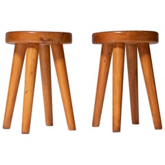 Paire de tabourets français modernes du milieu du siècle en pin massif