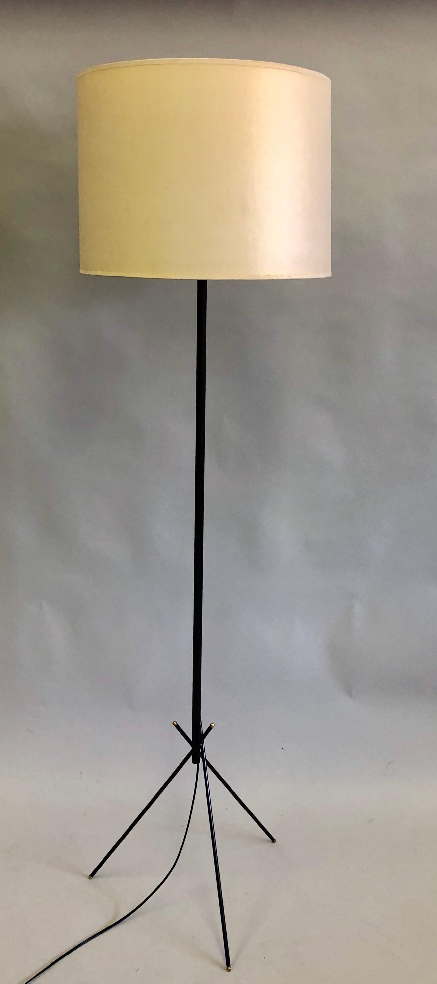 Pair of French Mid-Century Modern Wrought Iron Floor Lamps, Disderot In Good Condition For Sale In New York, NY