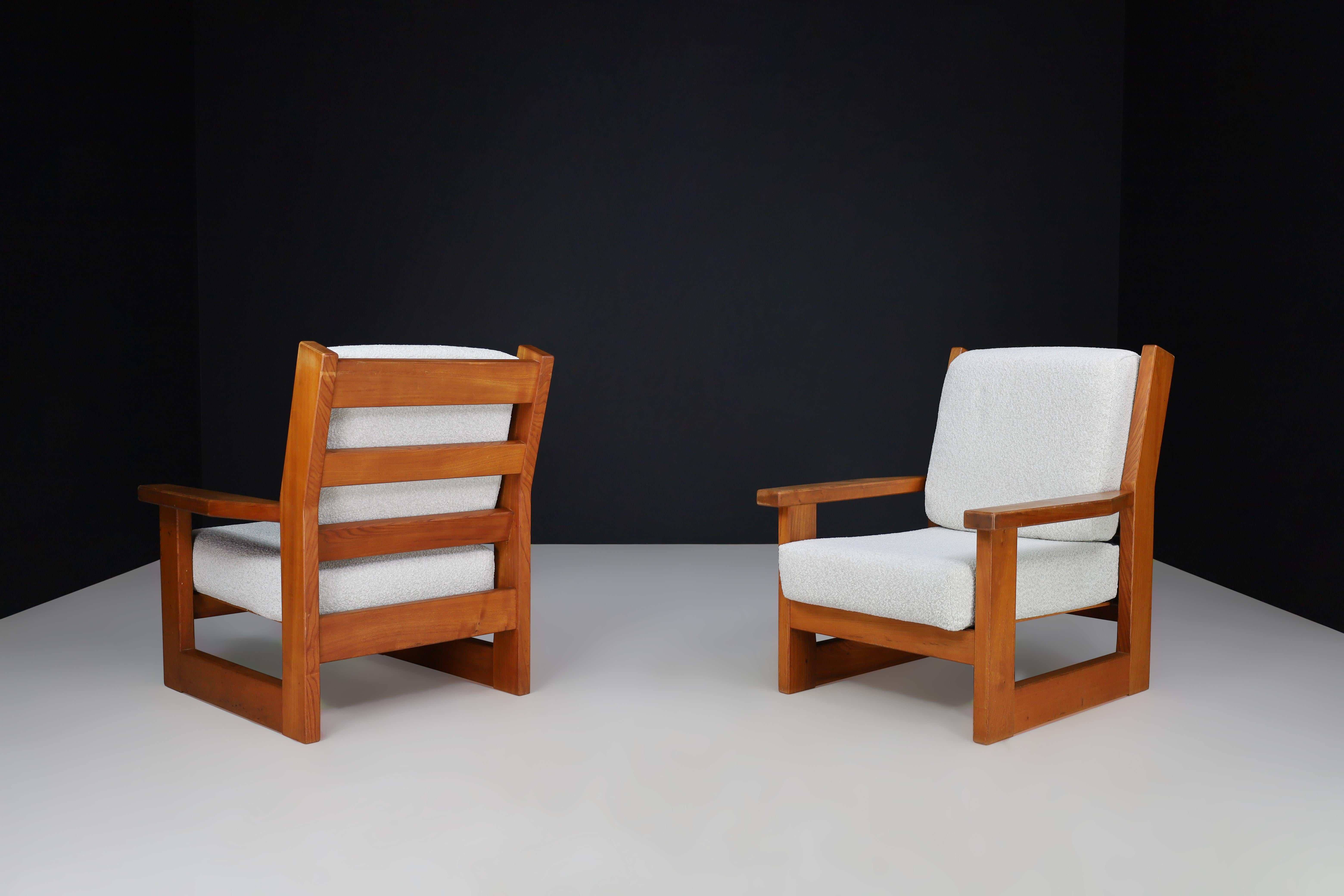 Pair of French Mid-Century Oak Armchairs with Bouclé Upholstery, 1960s In Good Condition For Sale In Almelo, NL