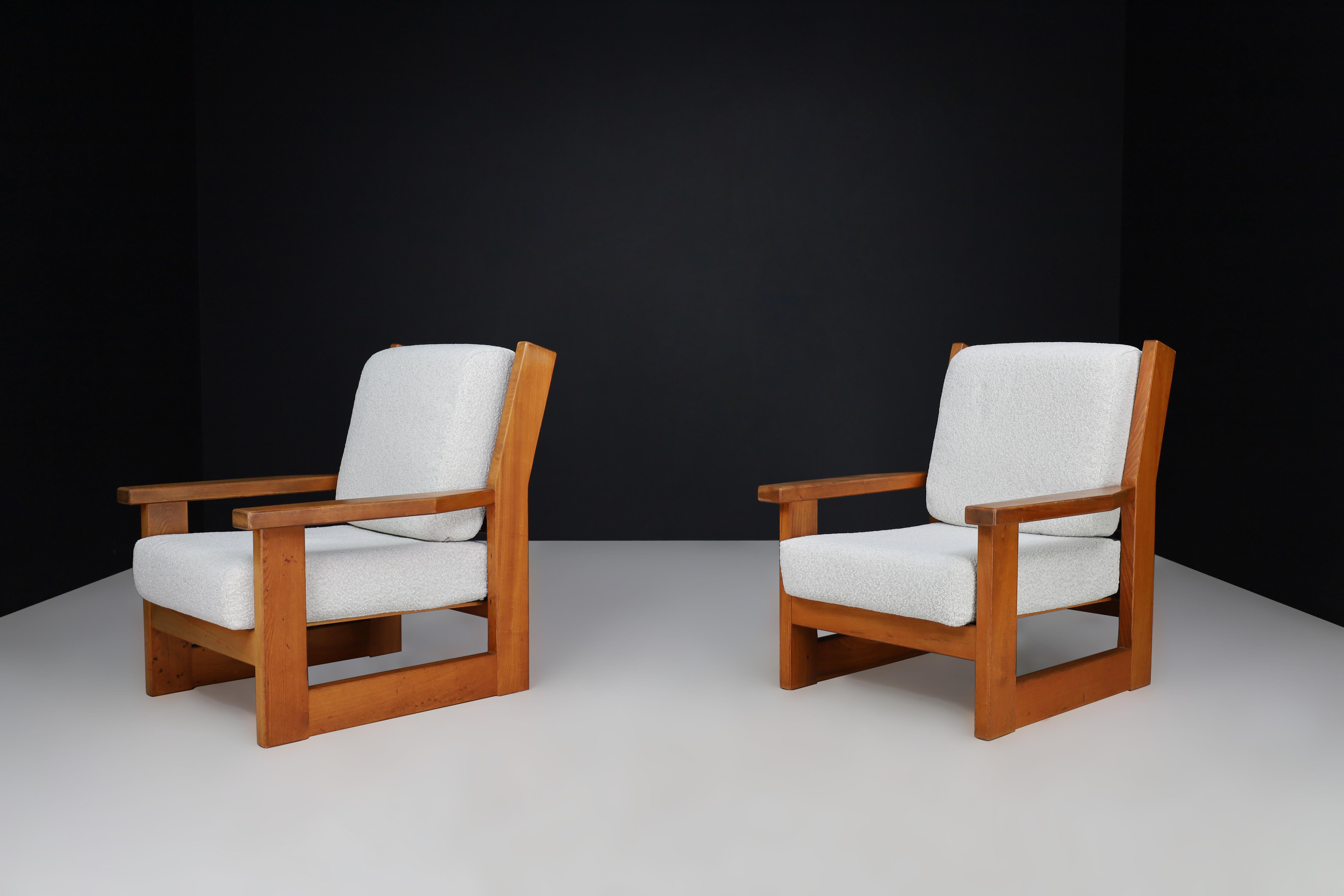 Pair of French Mid-Century Oak Armchairs with Bouclé Upholstery, 1960s For Sale 3