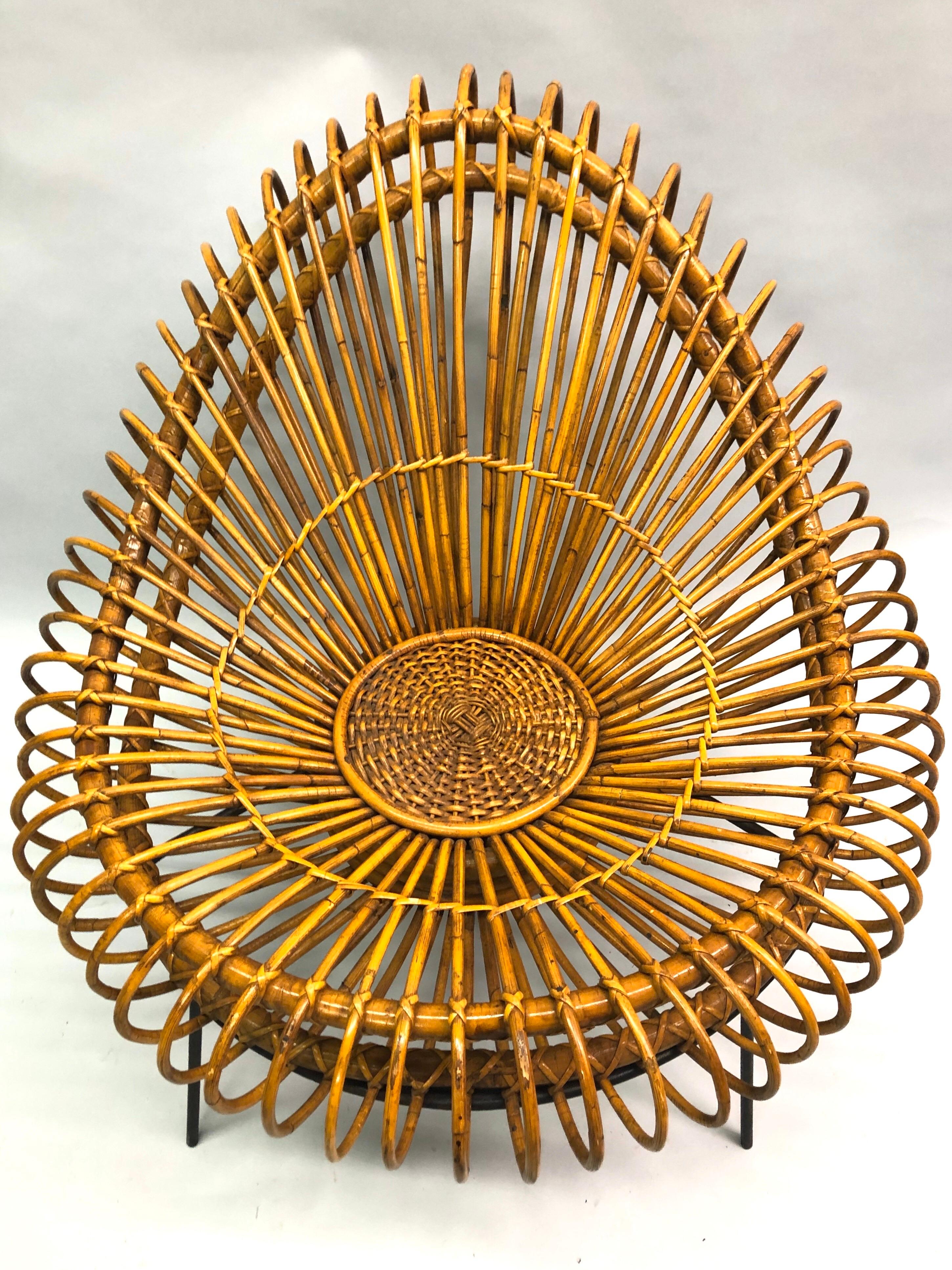 Paire de chaises longues françaises en rotin du milieu du siècle dernier par Janine Abraham et Dirk Jan Roi en vente 8