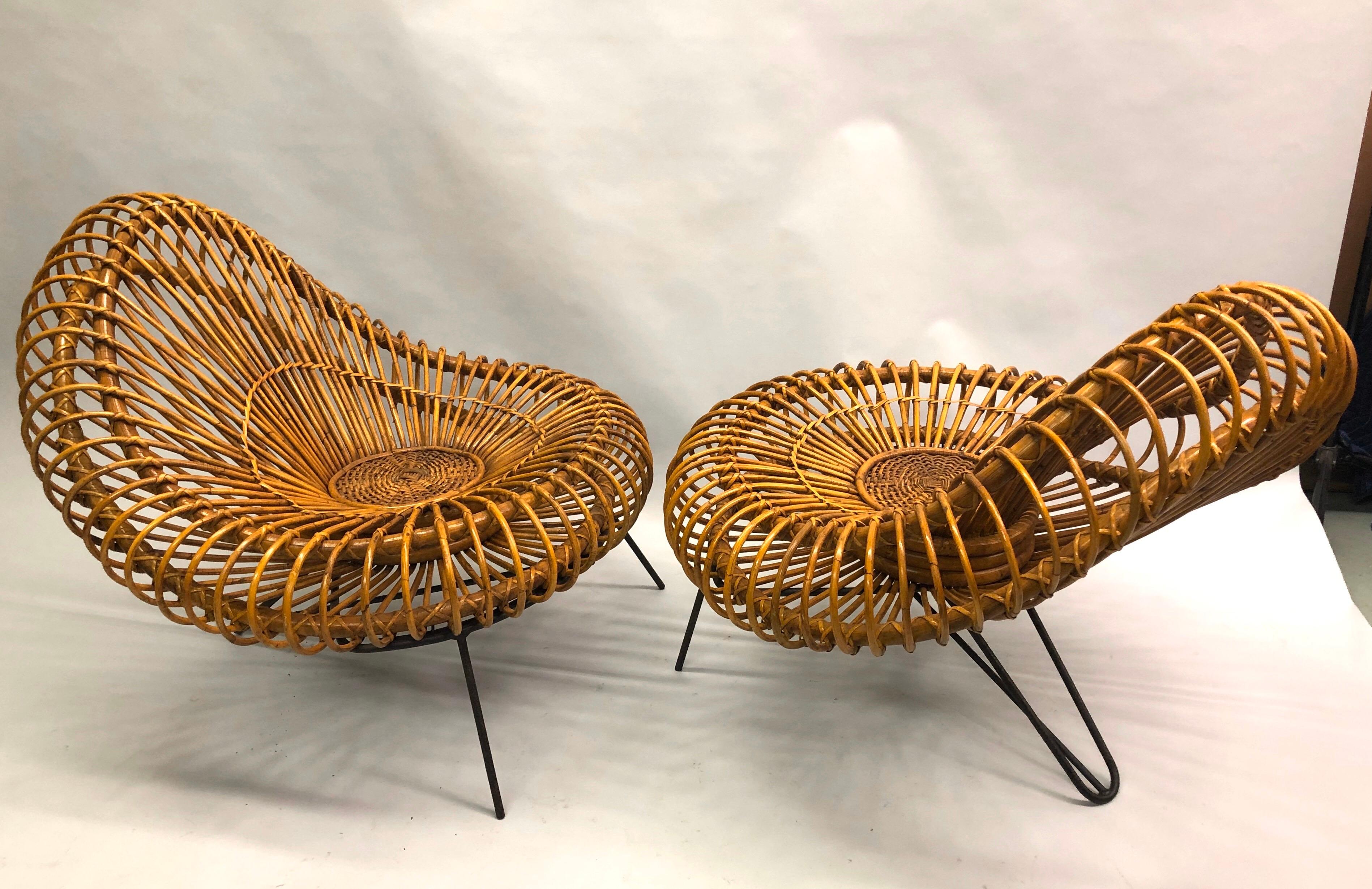 Français Paire de chaises longues françaises en rotin du milieu du siècle dernier par Janine Abraham et Dirk Jan Roi en vente