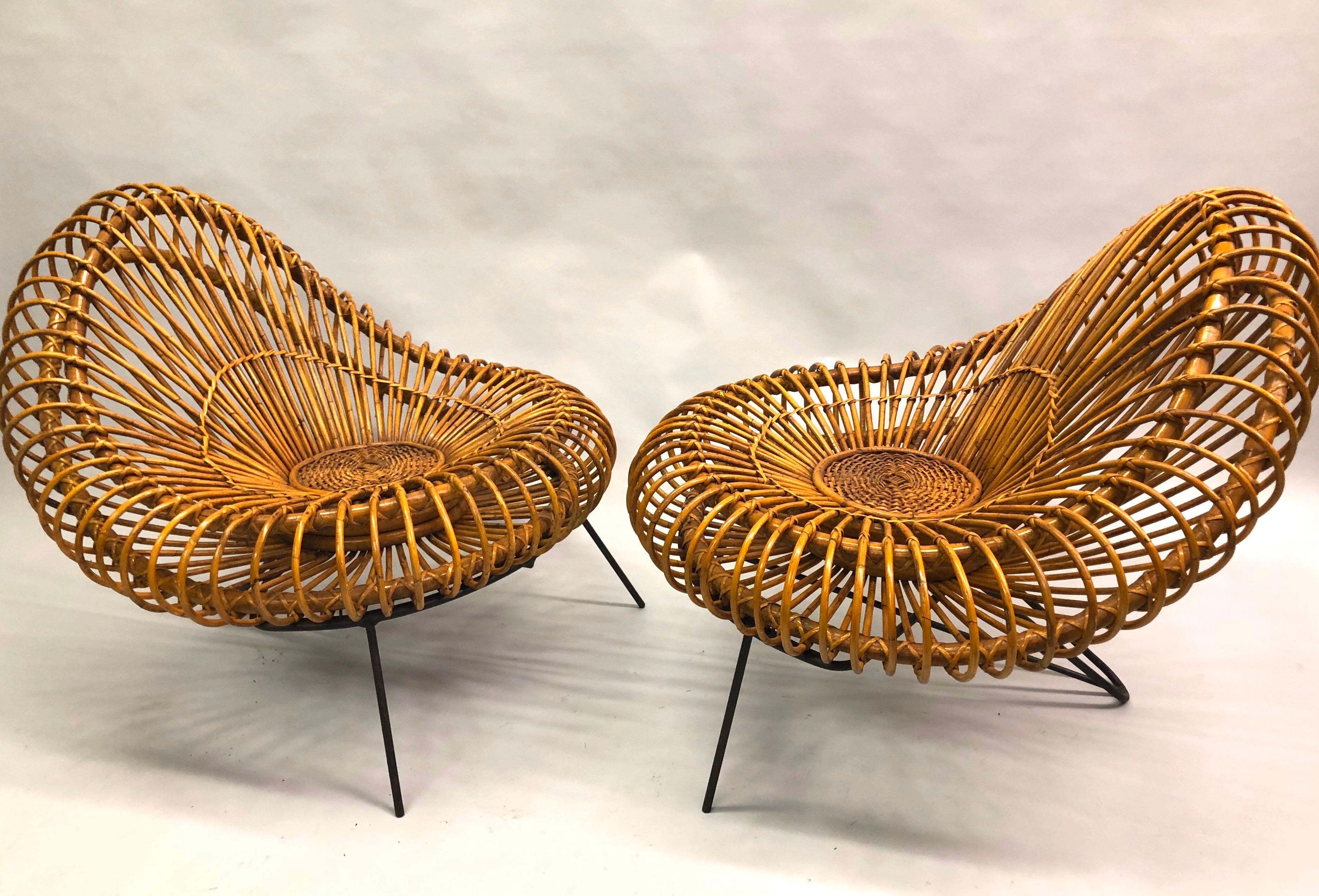 Paire de chaises longues françaises en rotin du milieu du siècle dernier par Janine Abraham et Dirk Jan Roi Bon état à New York, NY