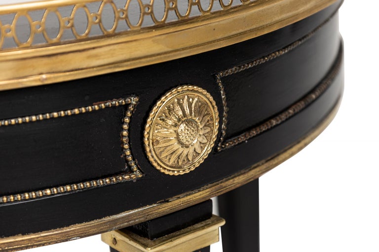 Pair of French Mid-Century Round Ebonized White Marble and Brass Side Table For Sale 1