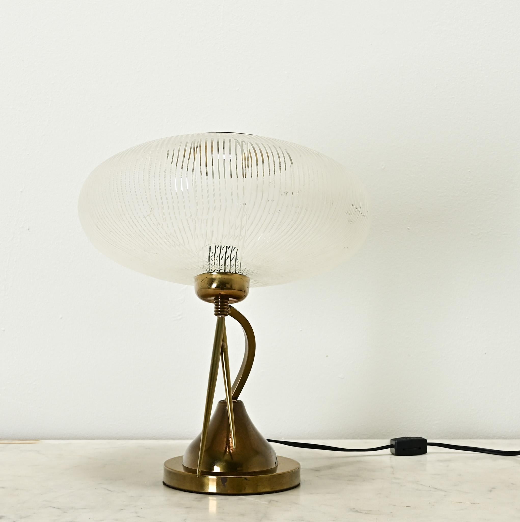 Paire d'appliques et de lampes de table françaises du milieu du siècle dernier en vente 4