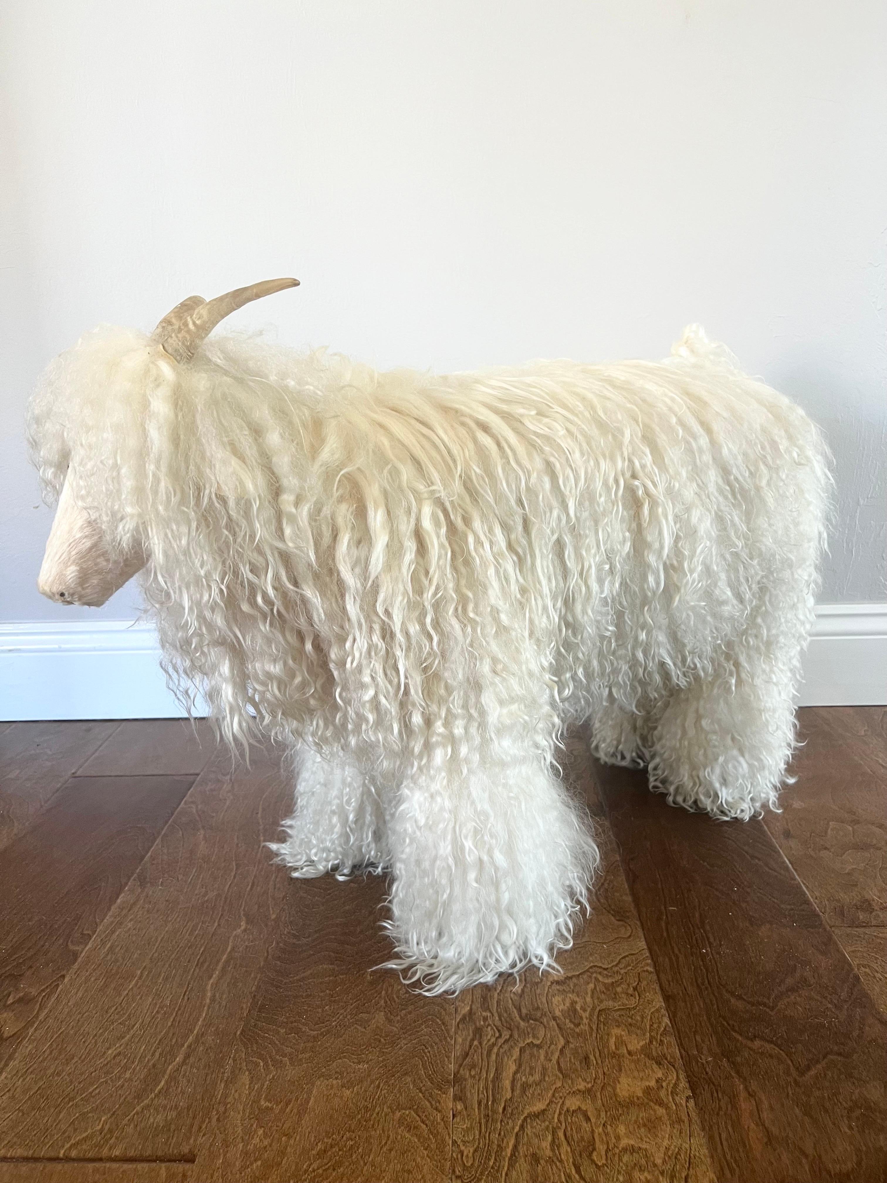 Pair of French Mid Century Sheep Sculptures in the Style of Peter Marino In Good Condition For Sale In New York, NY