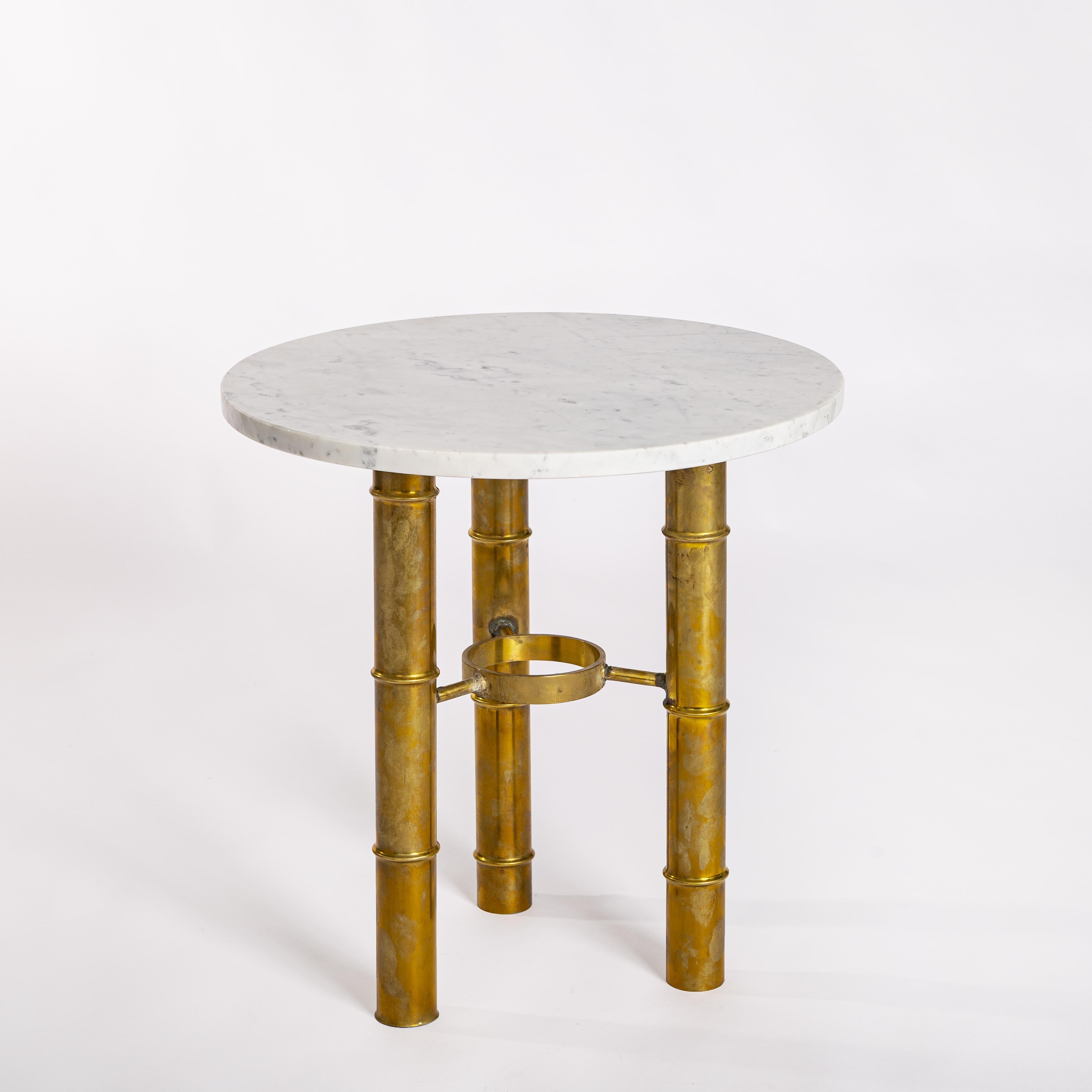 Hollywood Regency Pair of French Mid-Century Side Tables Brass Bamboo Design White Marble Top 70s For Sale