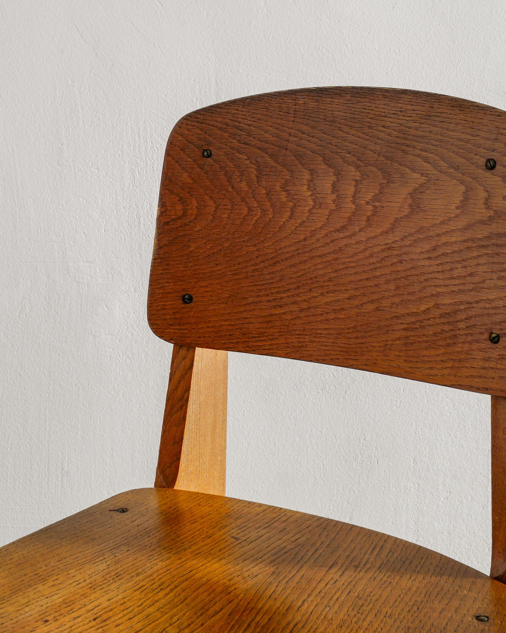 Paar französische Tout Bois-Esszimmerstühle aus der Mitte des Jahrhunderts von Jean Prouvé, 1940er Jahre im Zustand „Gut“ im Angebot in Stockholm, SE