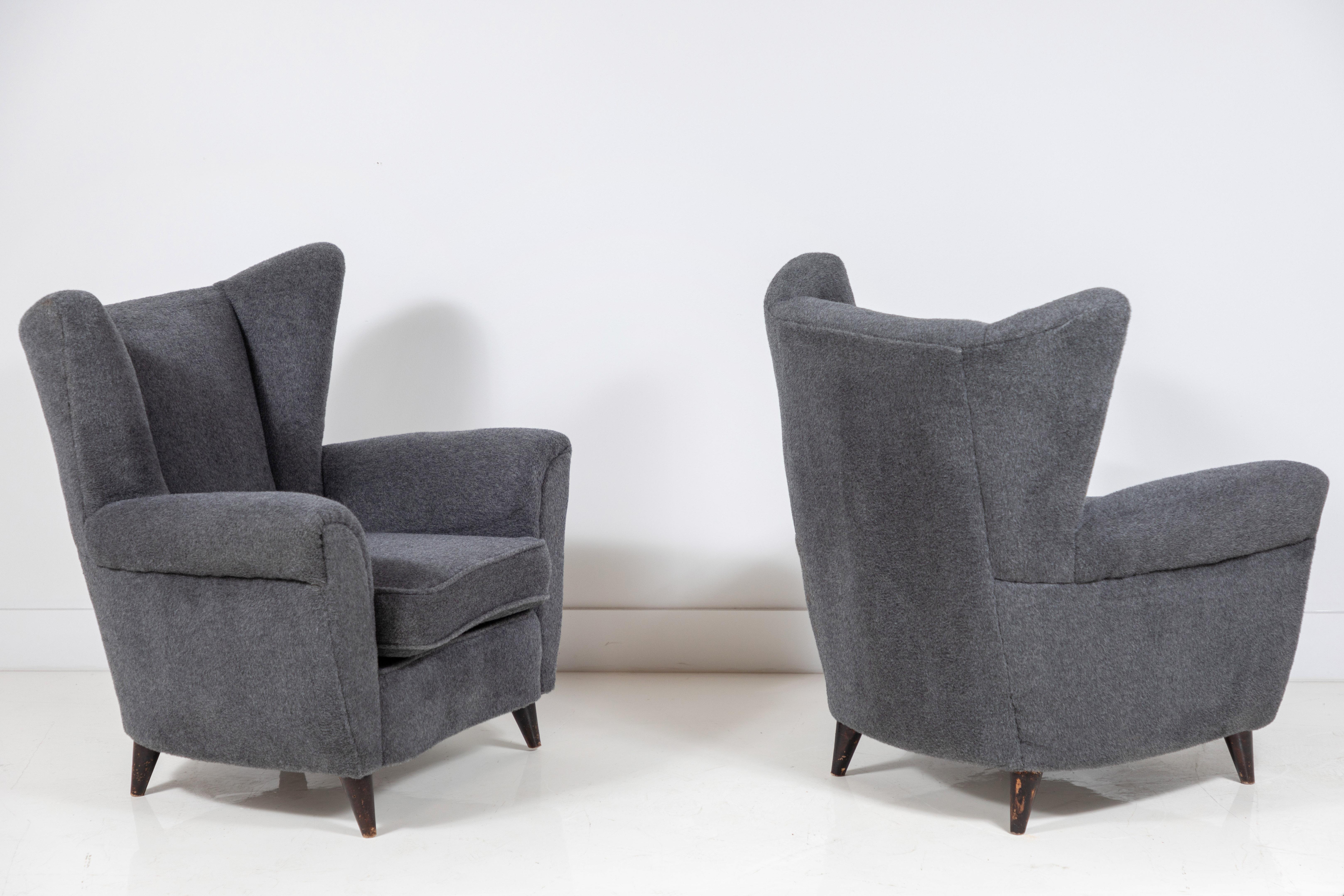 Pair of French Midcentury Wingback Chairs In Good Condition In Los Angeles, CA