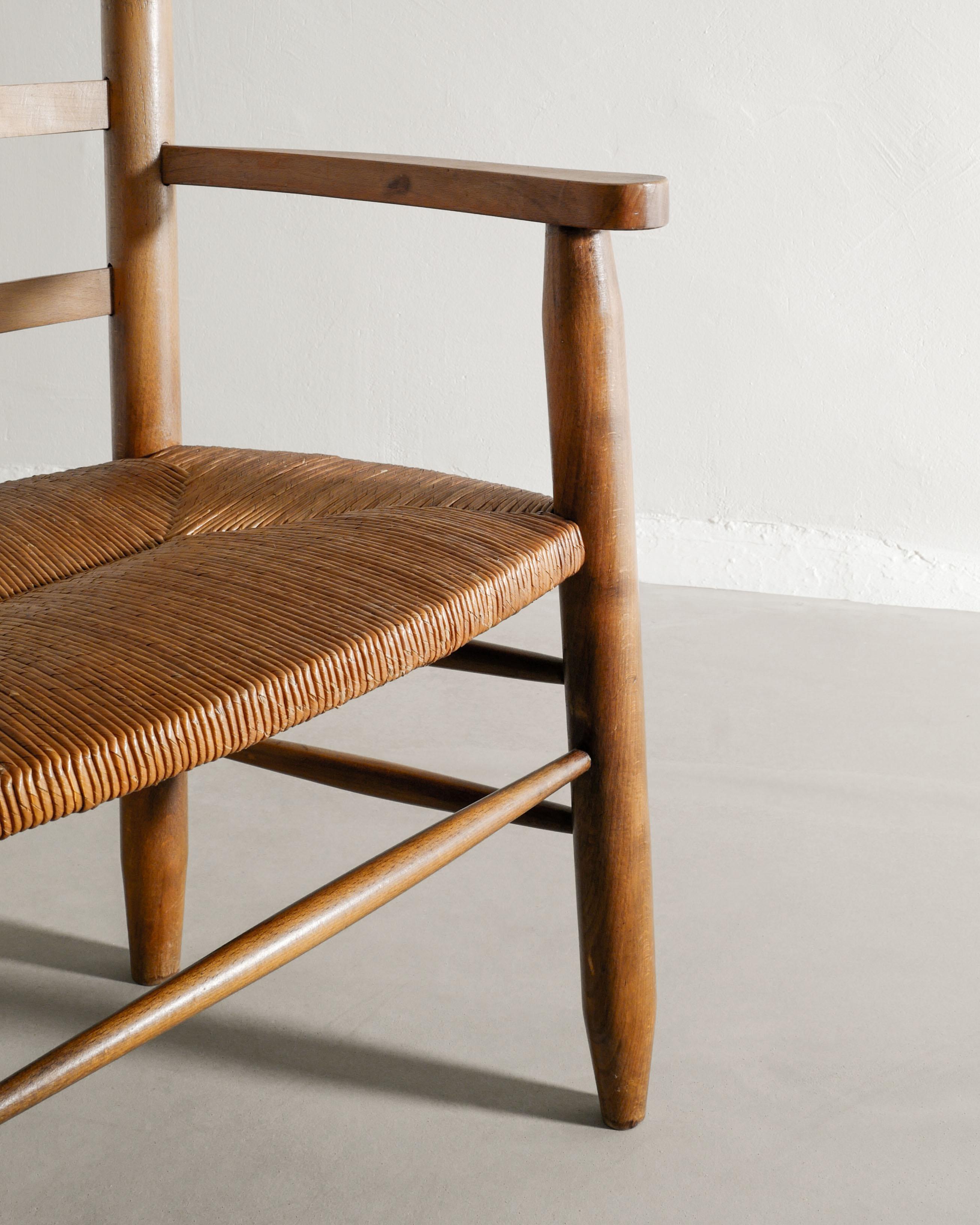 Français Paire de fauteuils en bois du milieu du siècle dans le style de Charlotte Perriand 1950s en vente