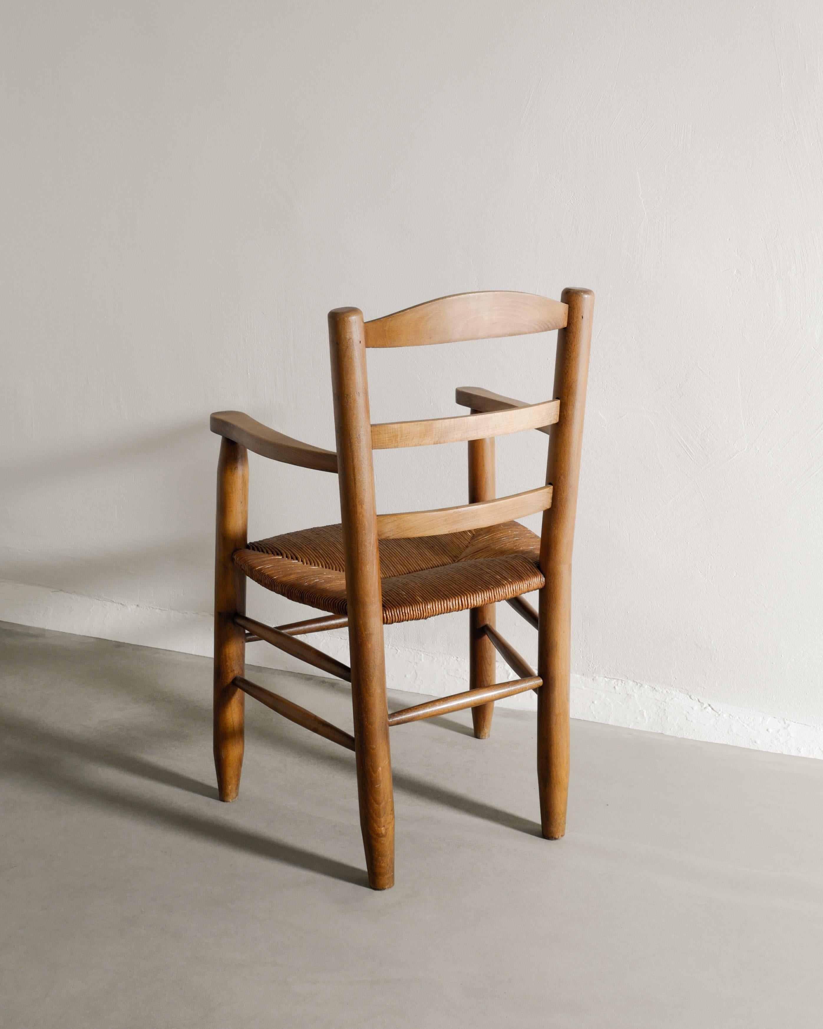 Paire de fauteuils en bois du milieu du siècle dans le style de Charlotte Perriand 1950s Bon état - En vente à Stockholm, SE