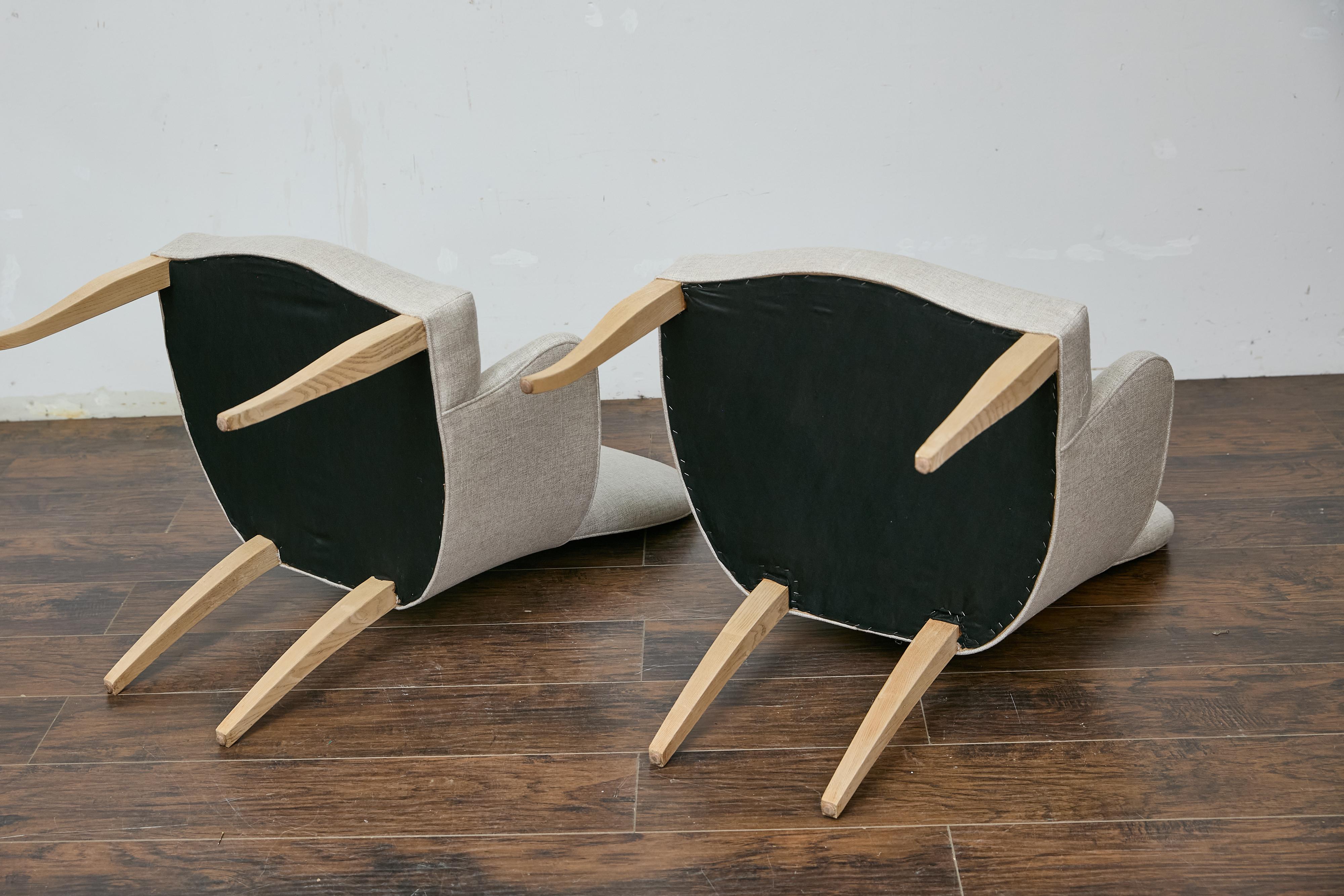 Pair of French Midcentury Armchairs with Linen Upholstery, Curved Tapered Legs For Sale 6