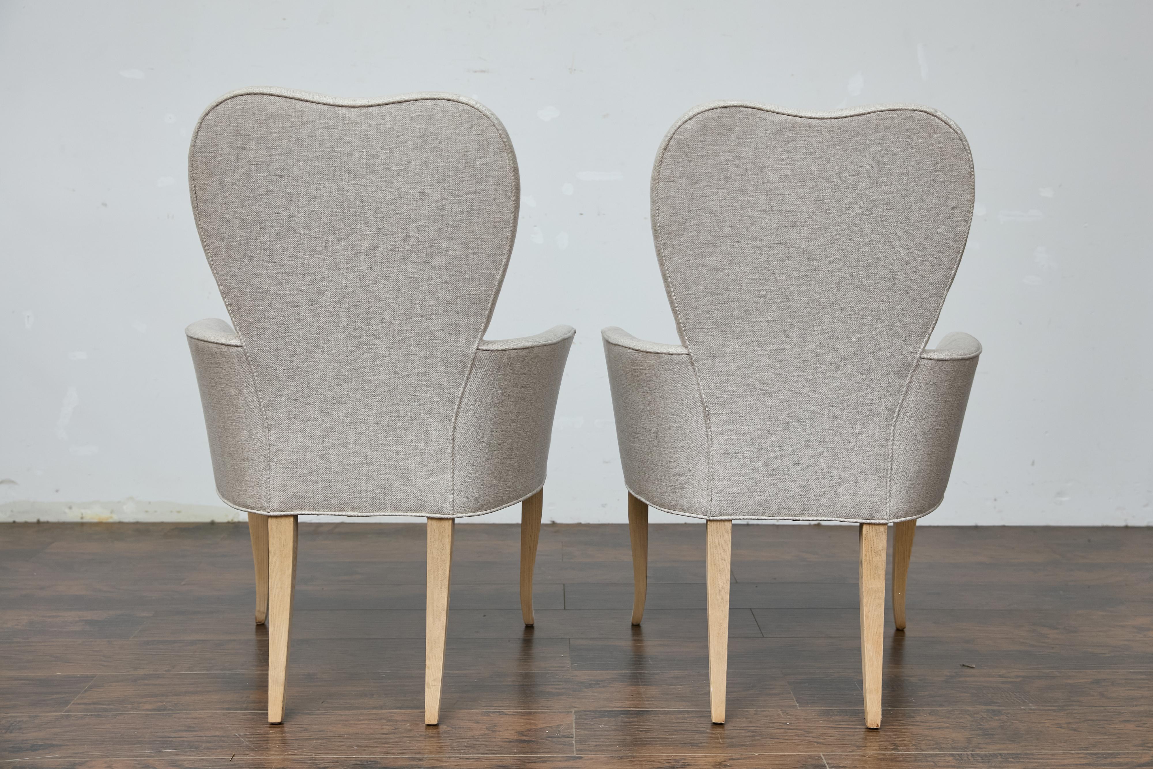 Pair of French Midcentury Armchairs with Linen Upholstery, Curved Tapered Legs For Sale 3