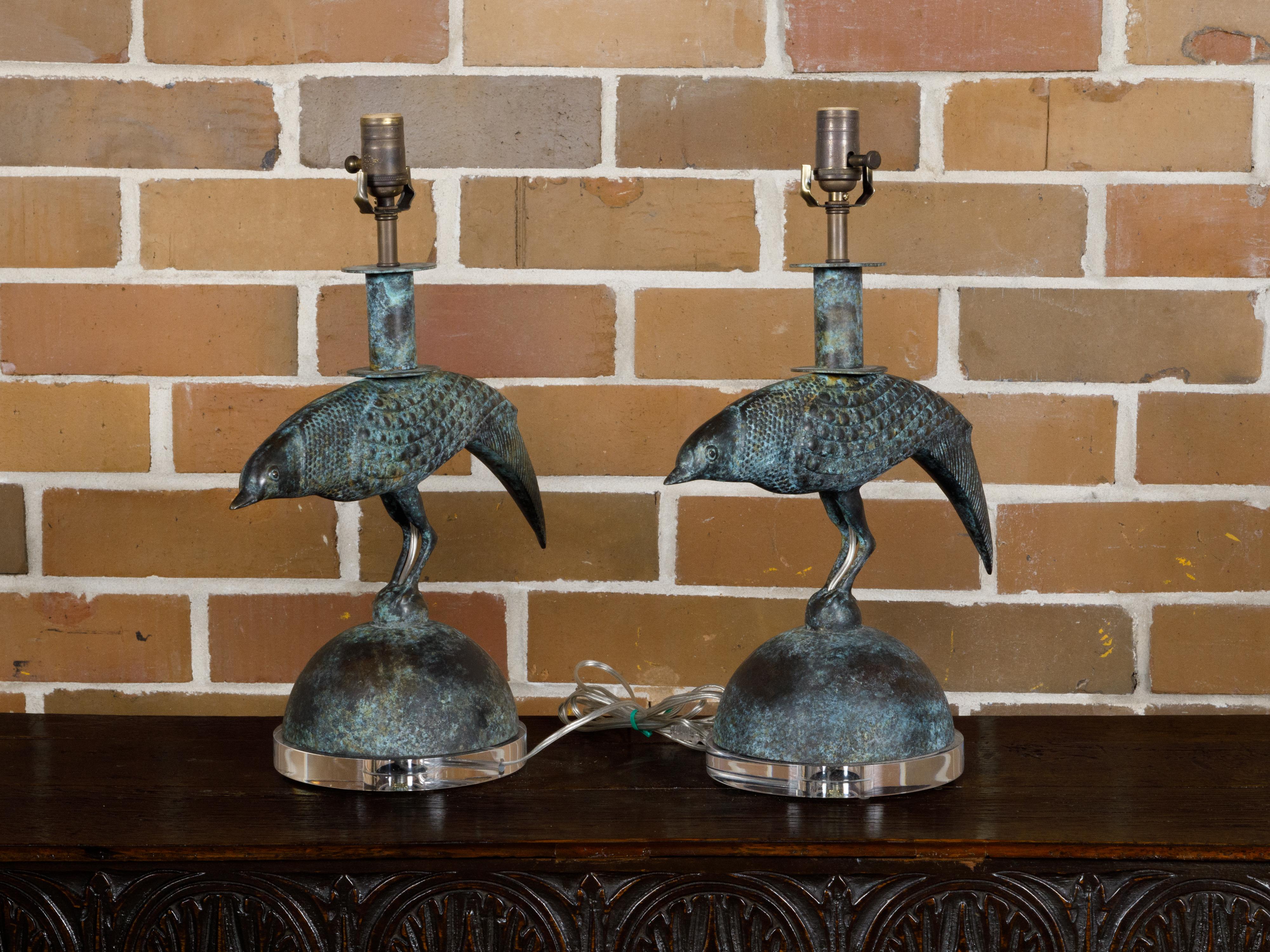 Paire de lampes de table en bronze à patine vert-de-gris pour oiseaux du milieu du siècle dernier, avec fil électrique en vente 4