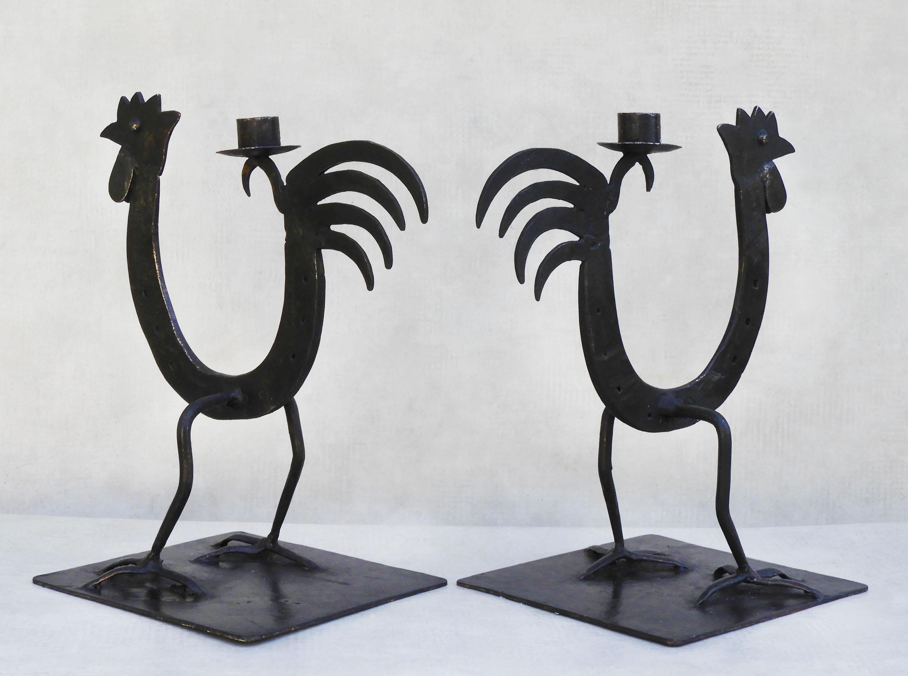 Pair of French Midcentury Folk Art IronCockerel/Rooster Candlesticks C1970s Bon état - En vente à Trensacq, FR
