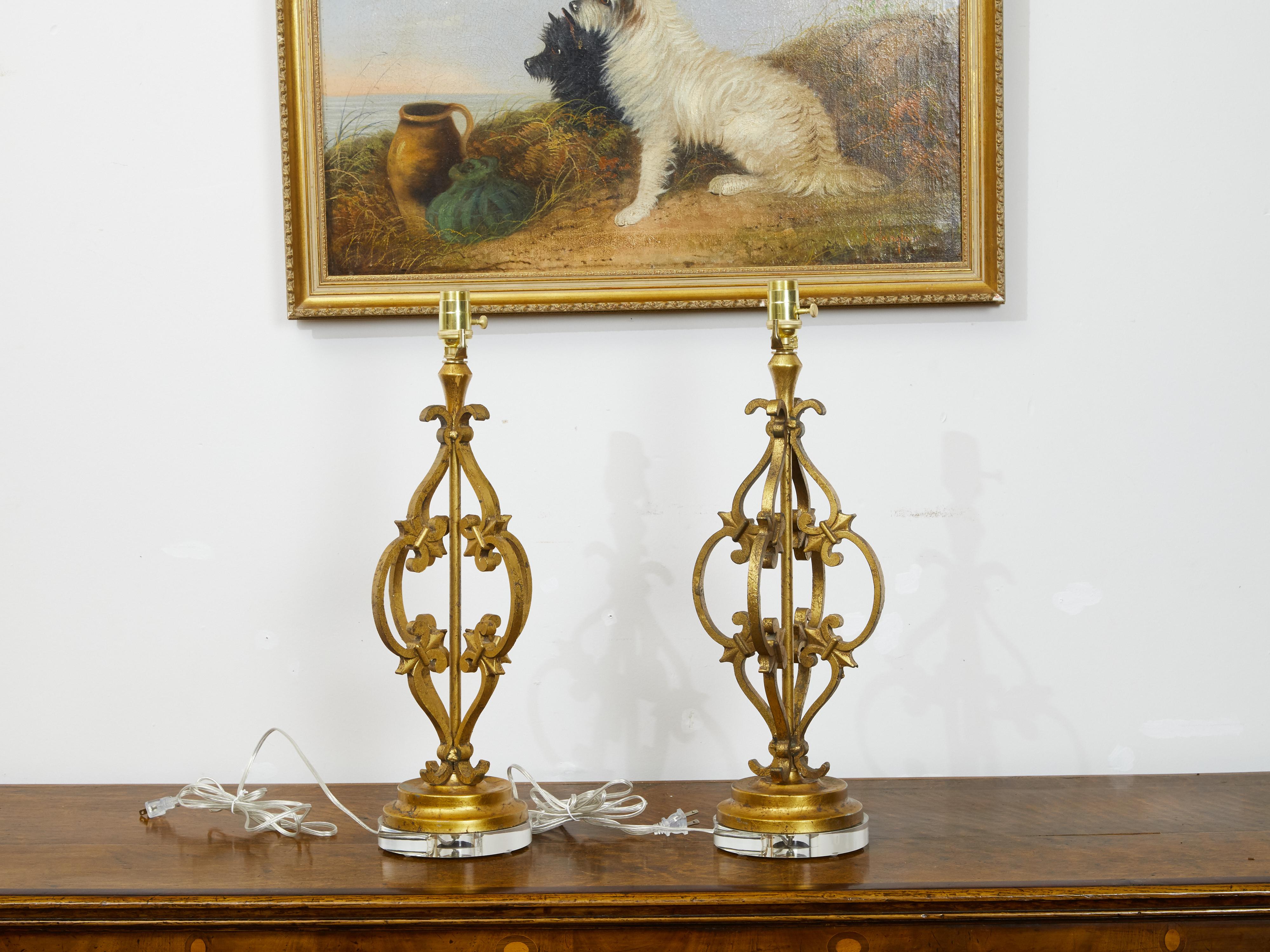 Mid-Century Modern Pair of French Midcentury Gilt Metal Table Lamps with Scrolls and Fleur de Lys For Sale