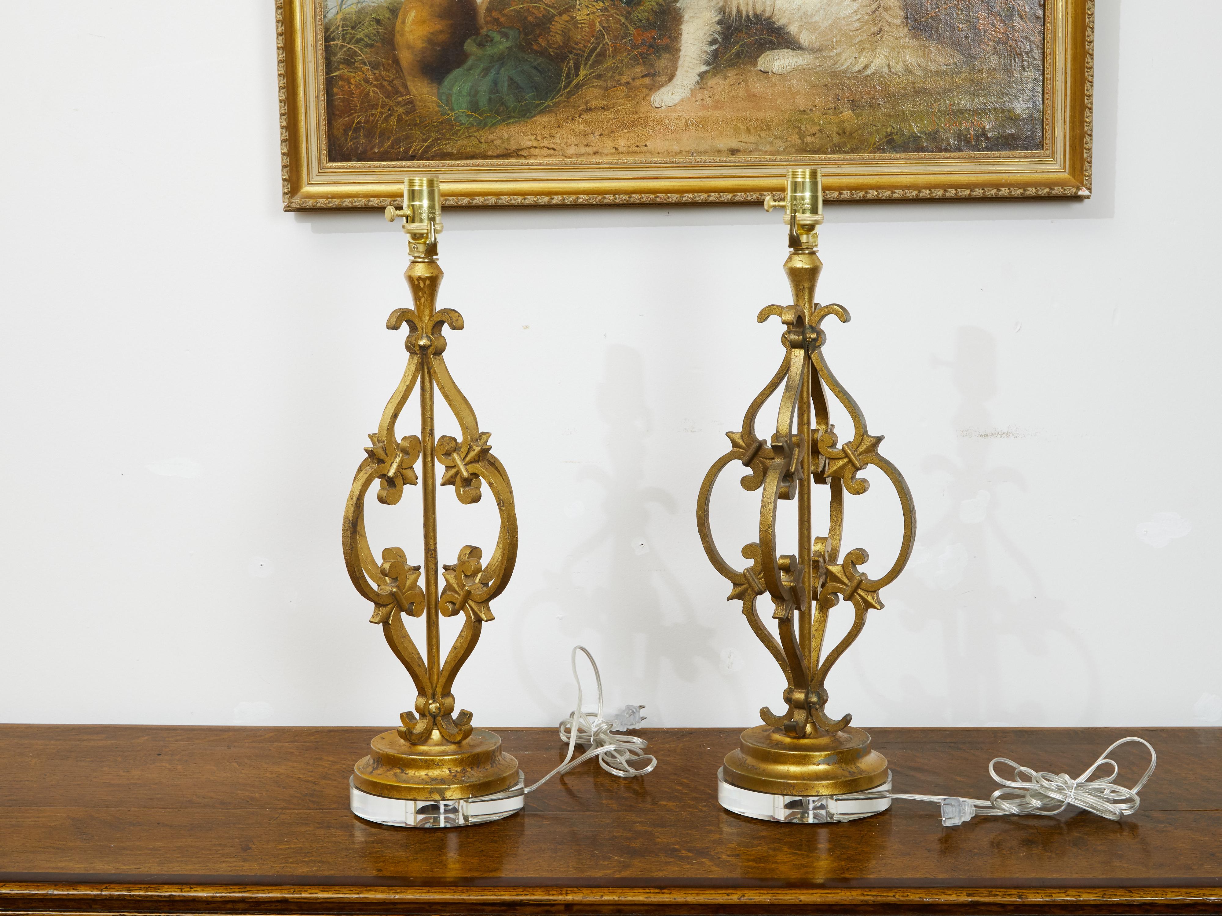 20th Century Pair of French Midcentury Gilt Metal Table Lamps with Scrolls and Fleur de Lys For Sale