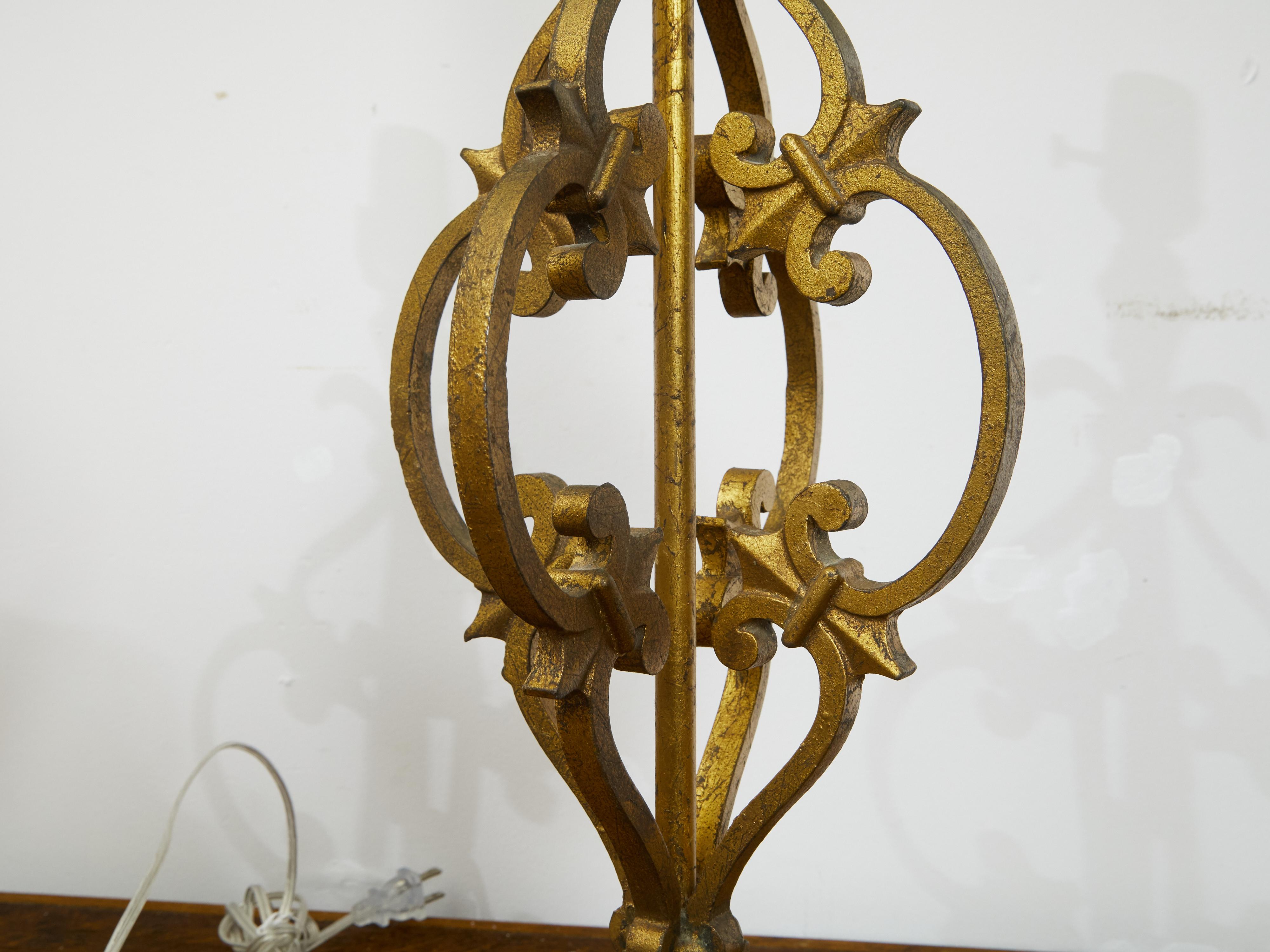 Pair of French Midcentury Gilt Metal Table Lamps with Scrolls and Fleur de Lys For Sale 2