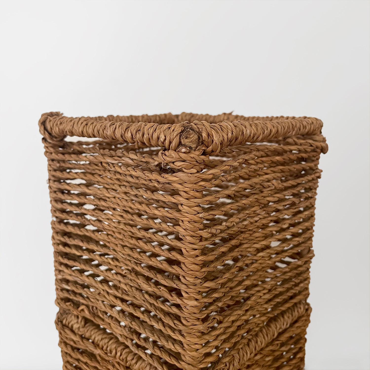 Paire de lampes de table en corde de jute et en fer du milieu du siècle dernier (compatible avec le Rewire) en vente 8