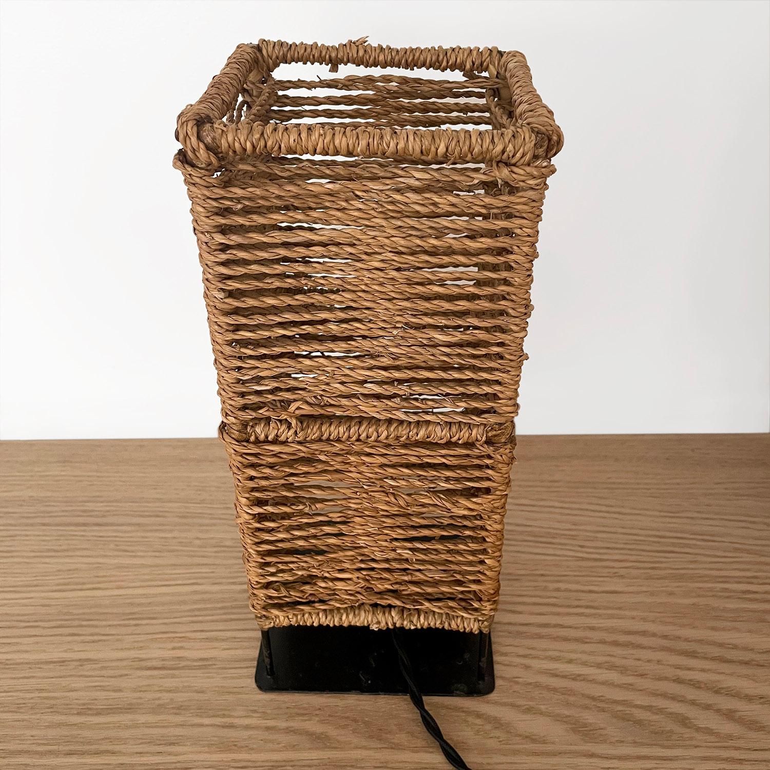 Paire de lampes de table en corde de jute et en fer du milieu du siècle dernier (compatible avec le Rewire) en vente 9