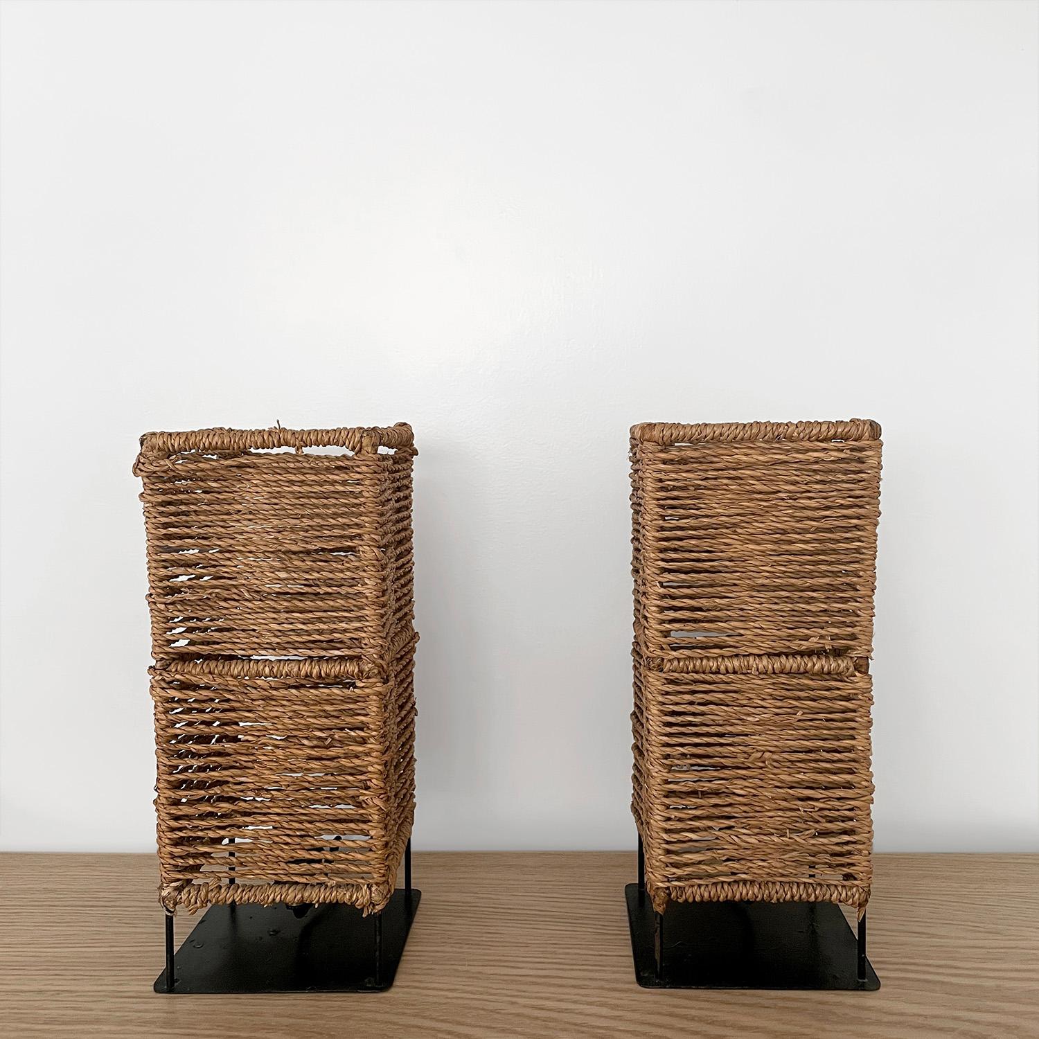 Français Paire de lampes de table en corde de jute et en fer du milieu du siècle dernier (compatible avec le Rewire) en vente