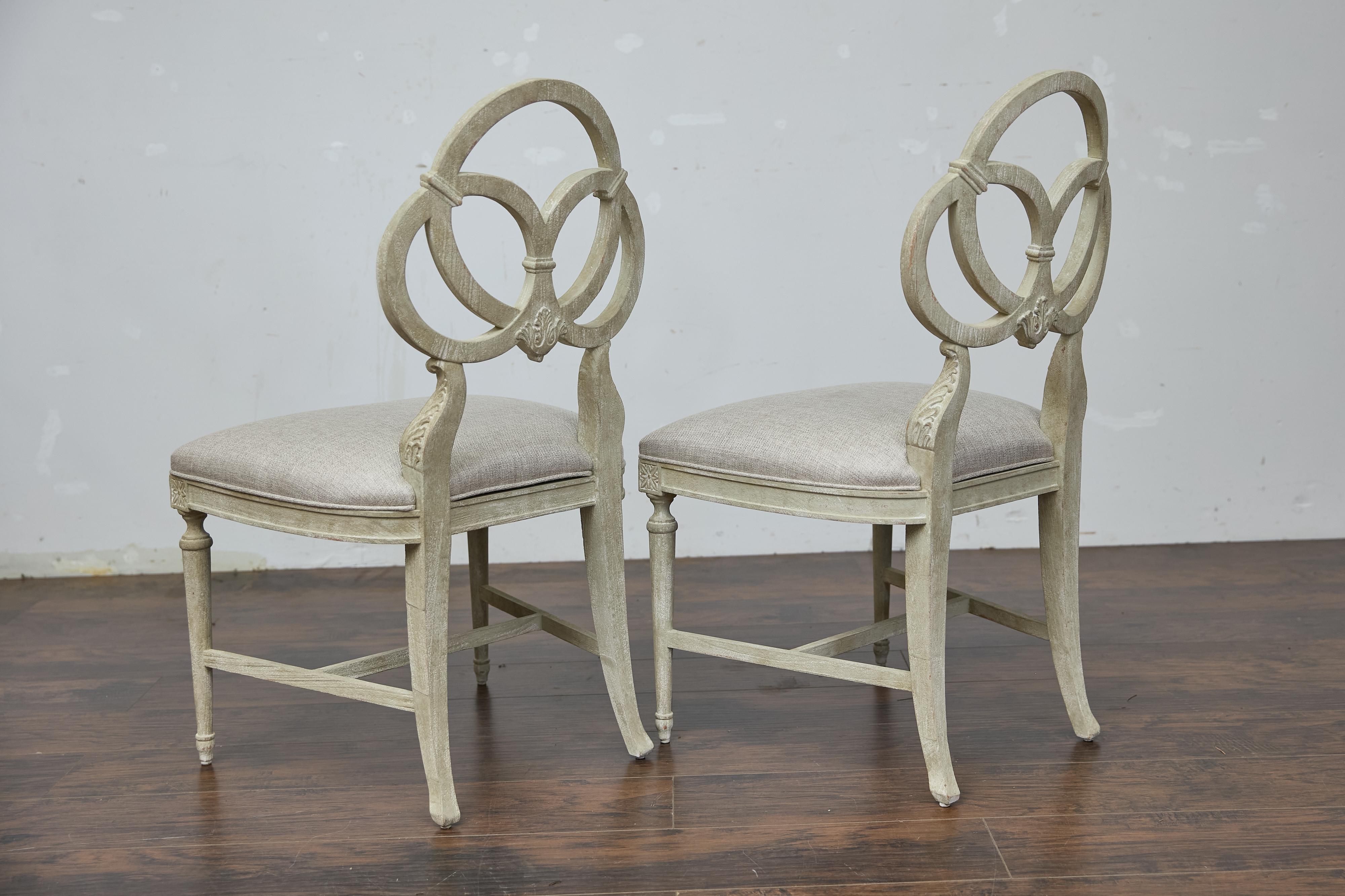Paire de chaises d'appoint françaises de style Louis XVI du milieu du siècle, sculptées, avec tapisserie neuve en vente 5