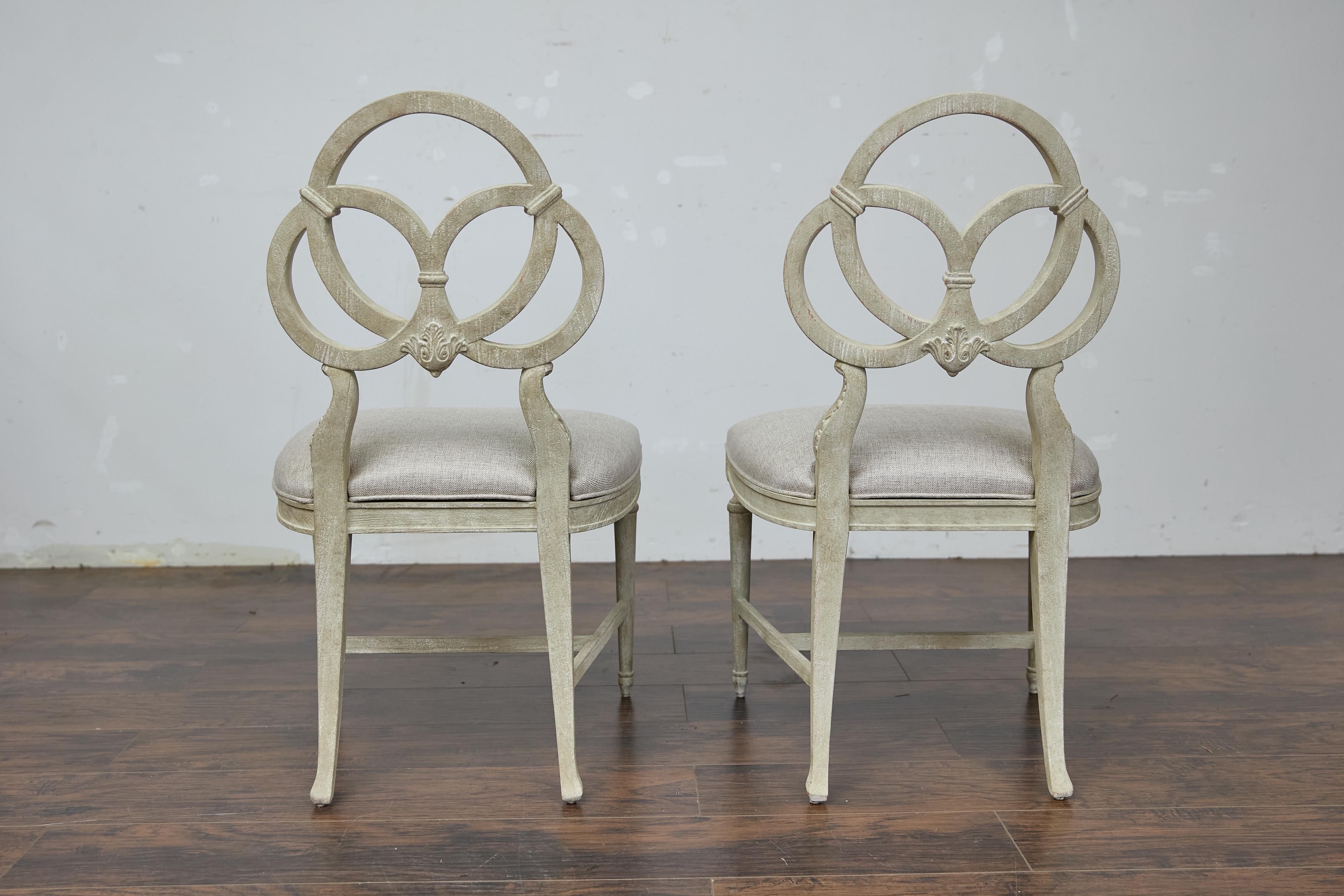 Paire de chaises d'appoint françaises de style Louis XVI du milieu du siècle, sculptées, avec tapisserie neuve en vente 6