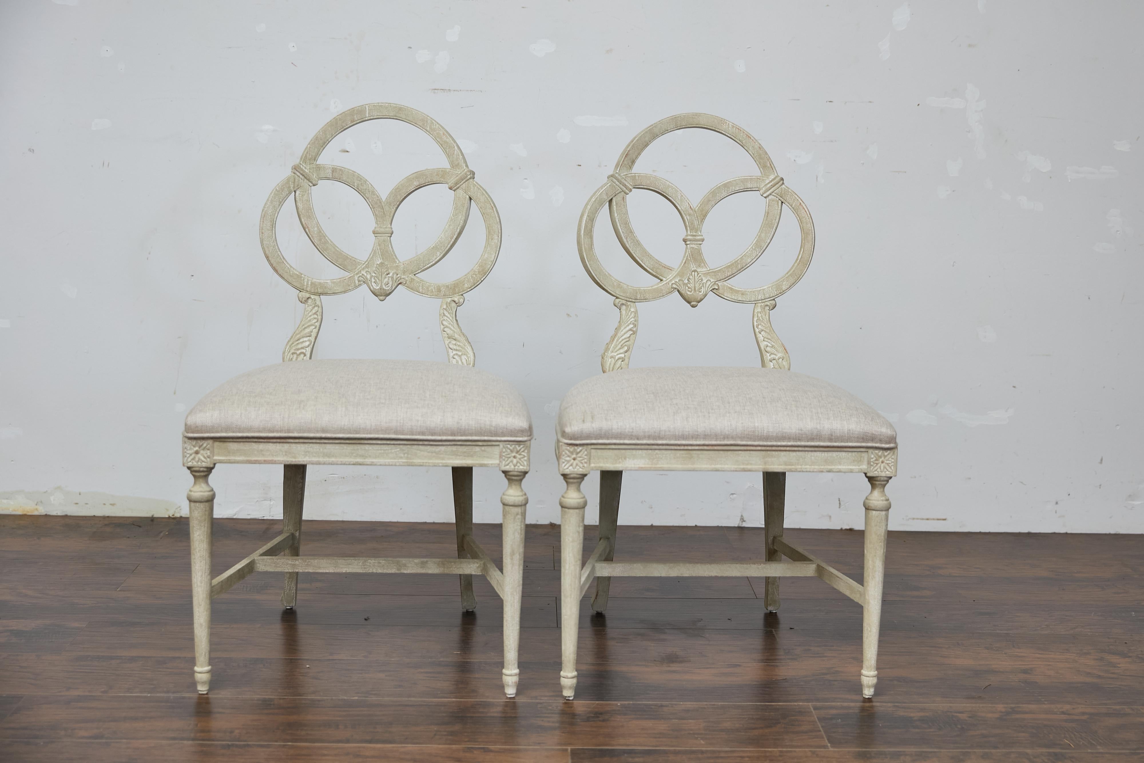 Paire de chaises d'appoint françaises de style Louis XVI du milieu du siècle, sculptées, avec tapisserie neuve en vente 10