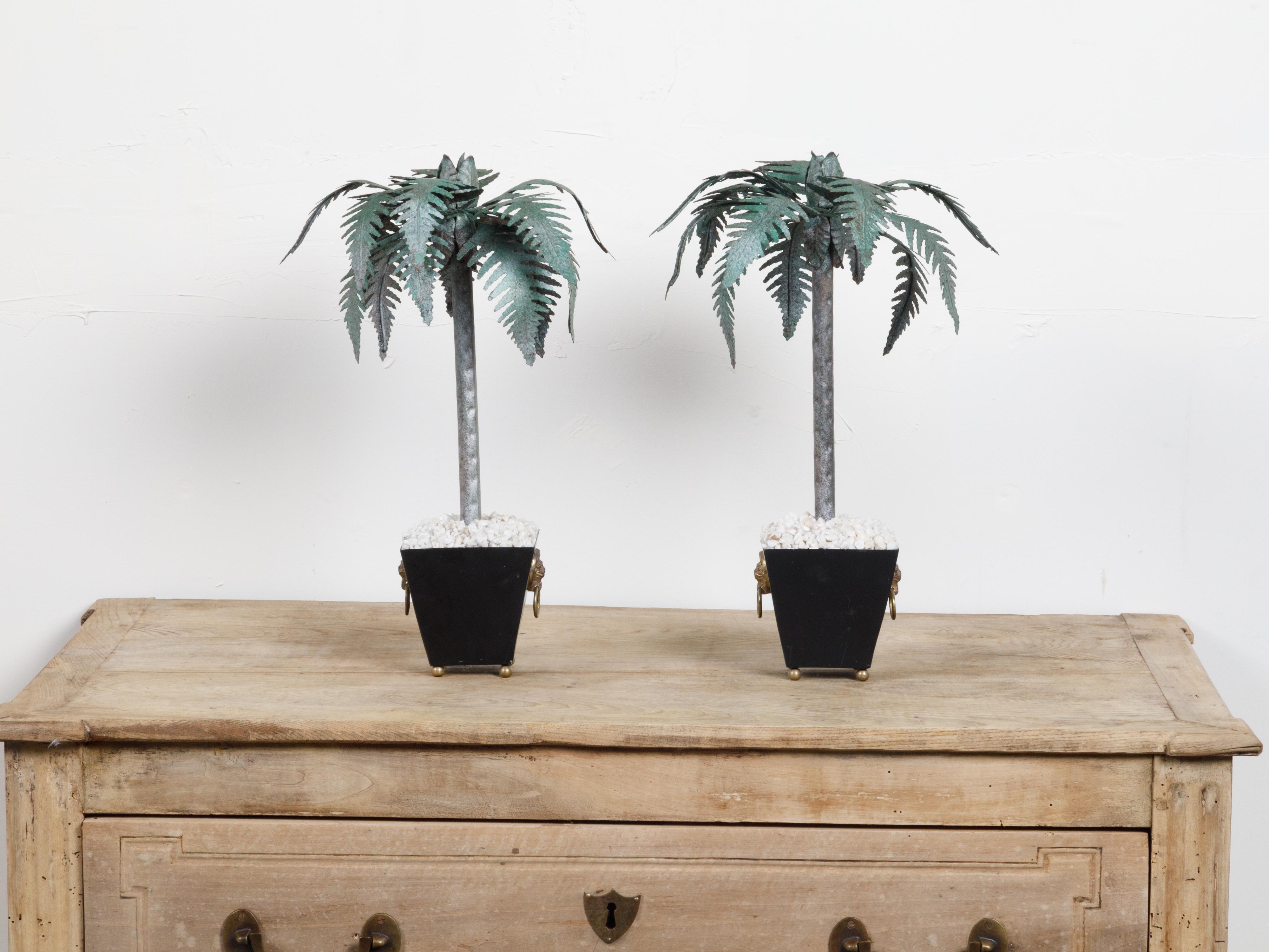 Decorazione in metallo Coppia di sculture di palme francesi del Medioevo in vasi affusolati neri in vendita