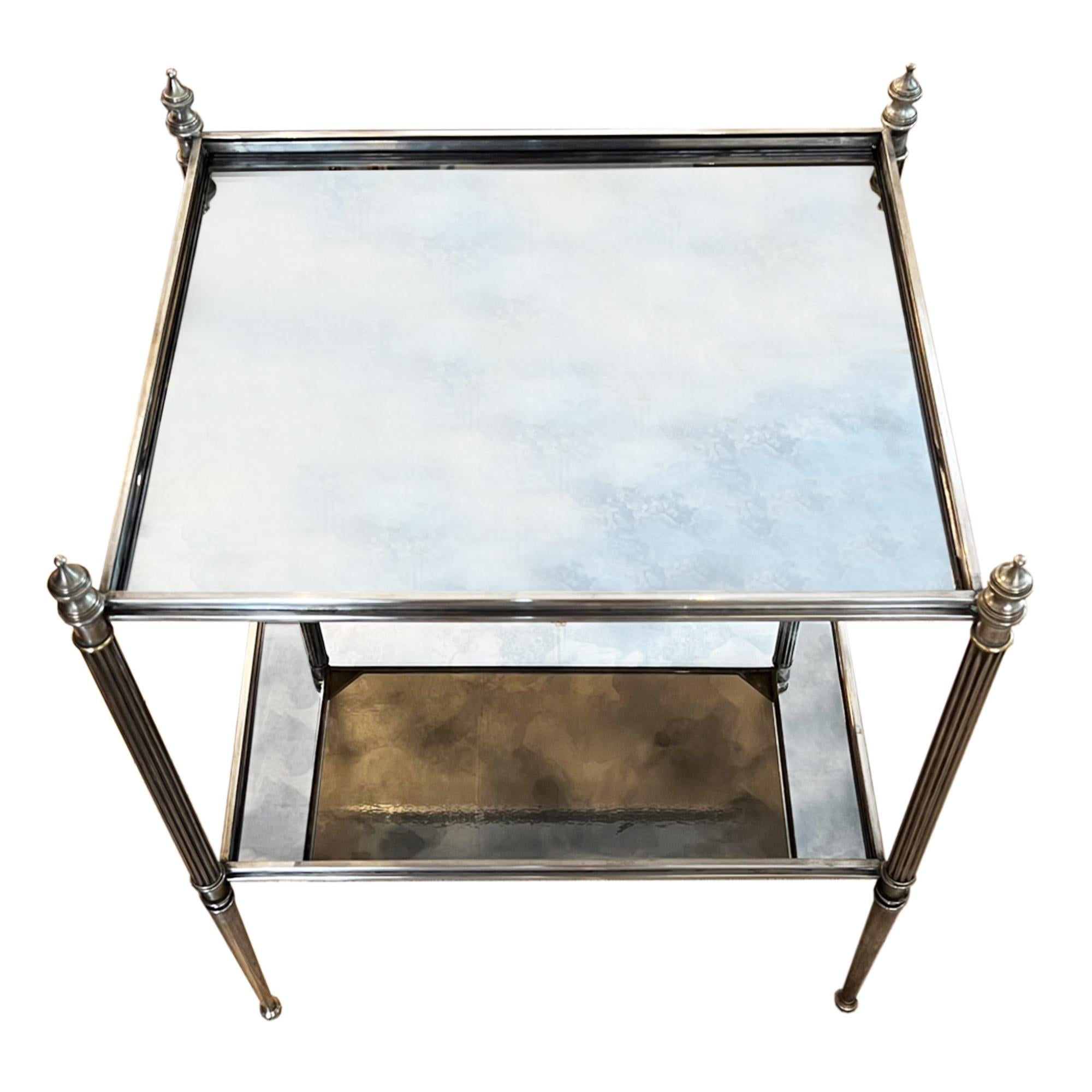 Paire de tables d'appoint en laiton argenté et verre églomisé du milieu du siècle dernier Bon état - En vente à London, GB
