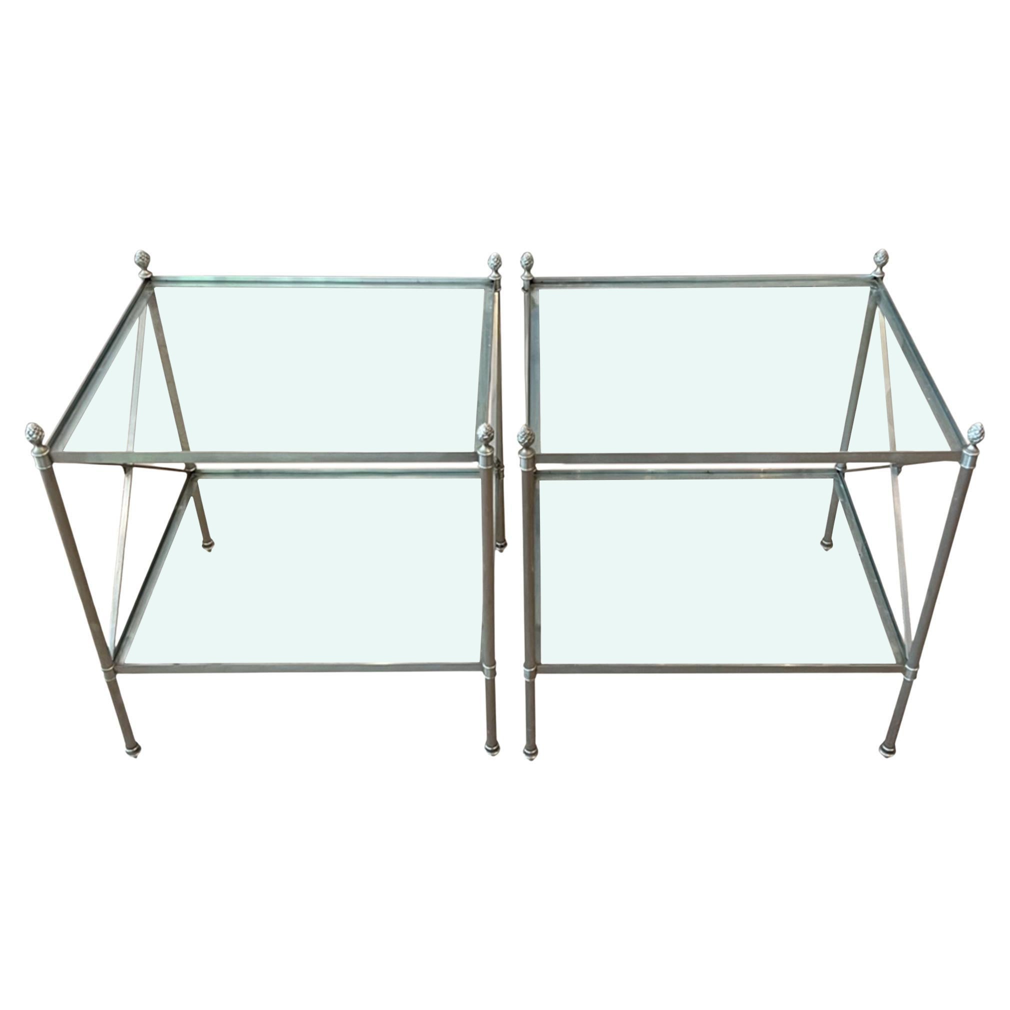 Pareja de mesas auxiliares francesas de acero y cristal de mediados de siglo