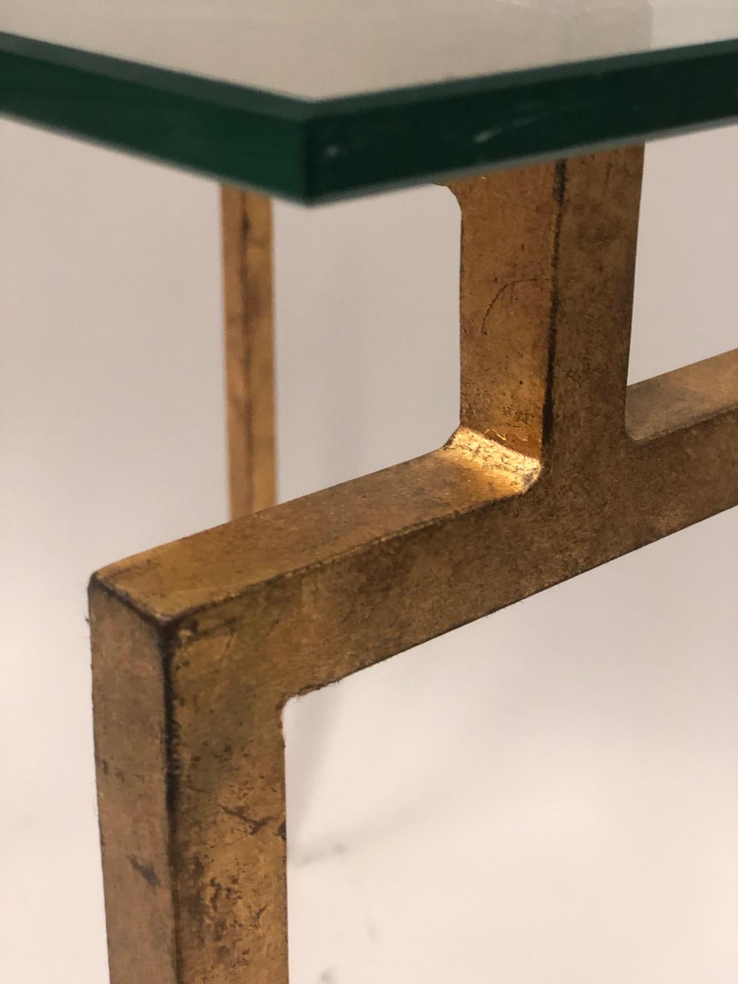 Paire de tables d'appoint françaises en fer doré du milieu du siècle dernier, Maison Ramsay en vente 4