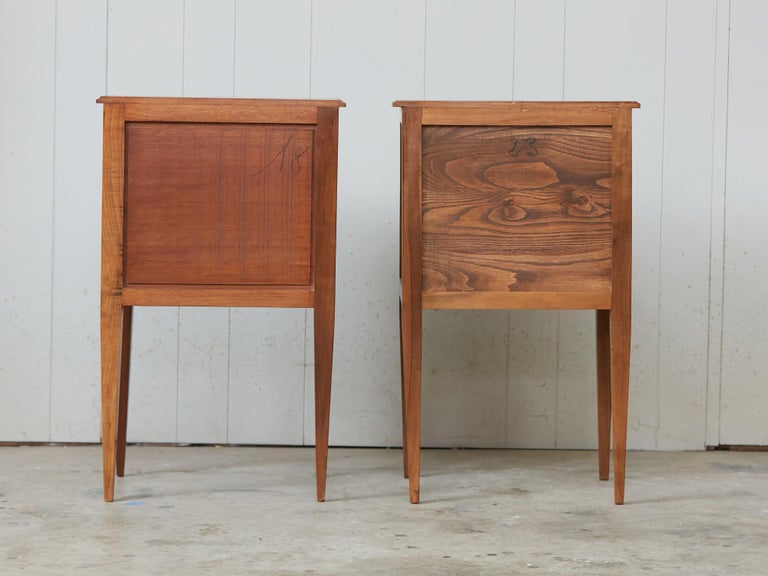 Pair of French Midcentury Three-Drawer Walnut Bedside Tables with Fluted Posts For Sale 4