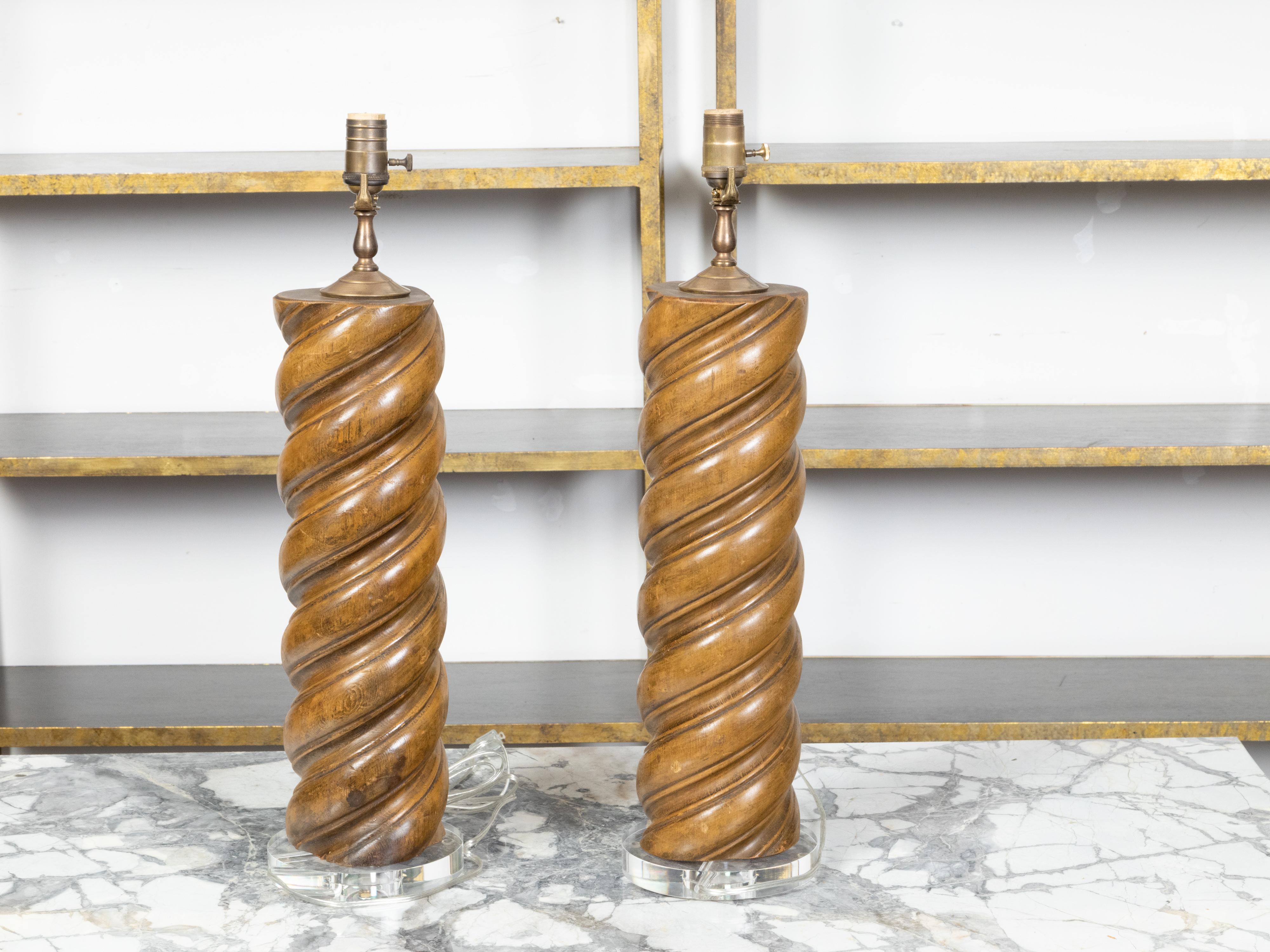 Pair of French Midcentury Twisted Solomonic Column Style Table Lamps on Lucite In Good Condition For Sale In Atlanta, GA