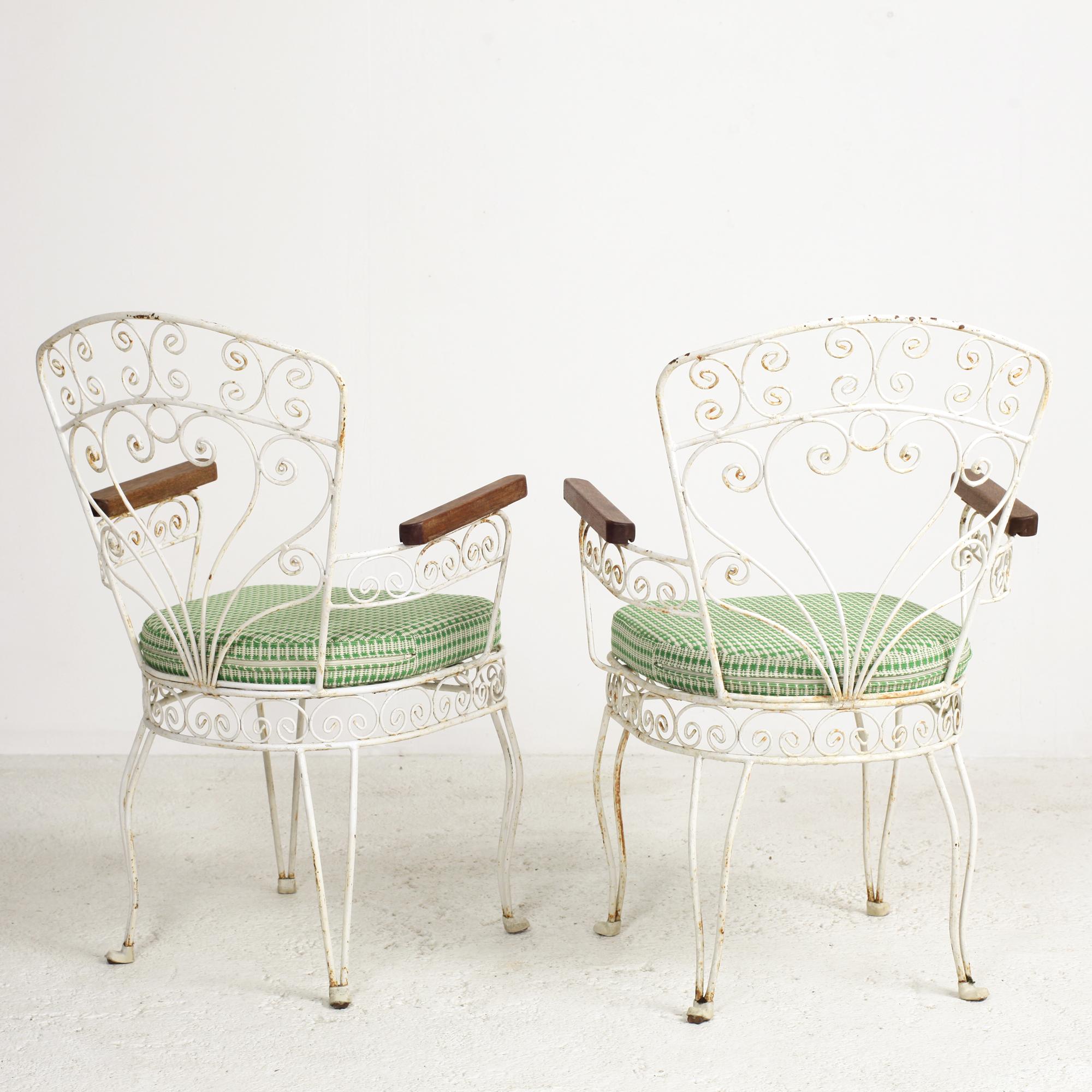 Pair of French Midcentury Wrought Iron Patio and Garden Armchairs In Fair Condition In Saint  Ouen, FR